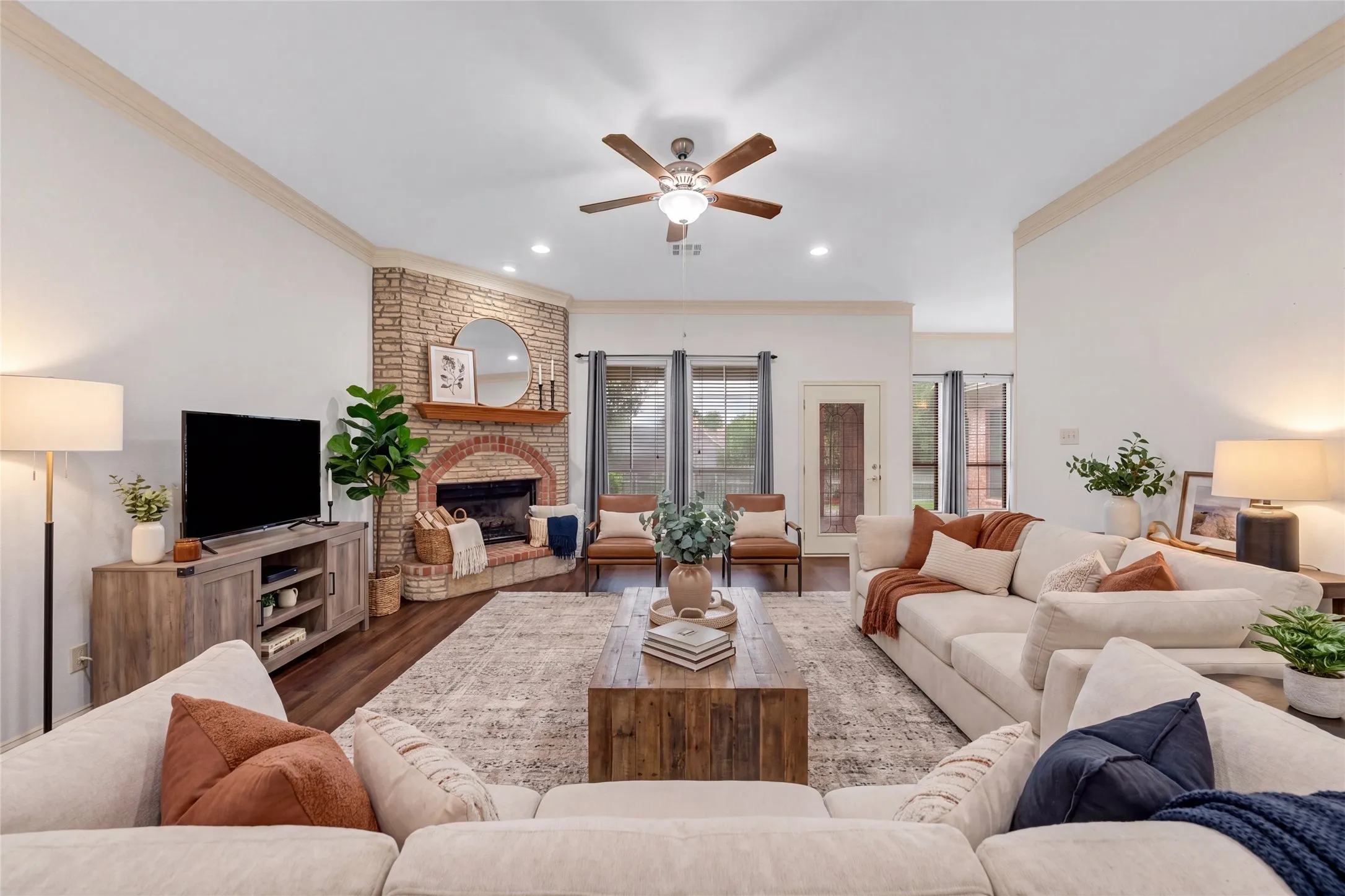 Single Family Residence For Sale in Mc Lennan County , 1305 Buffalo Pass, Woodway, Texas 76712, 3 Bedroom, 3 Bathroom, 2 Garage spaces, 2,362 Sqft, built in 2010, mls#21267562, Real Estate Agent in Woodway, Homes For Sale in Mc Lennan county, Homes For Sale in Woodway, Realtor in Woodway Texas, Real Estate Brokerage Independent Realty Texas, Luminita Cordes Realtor