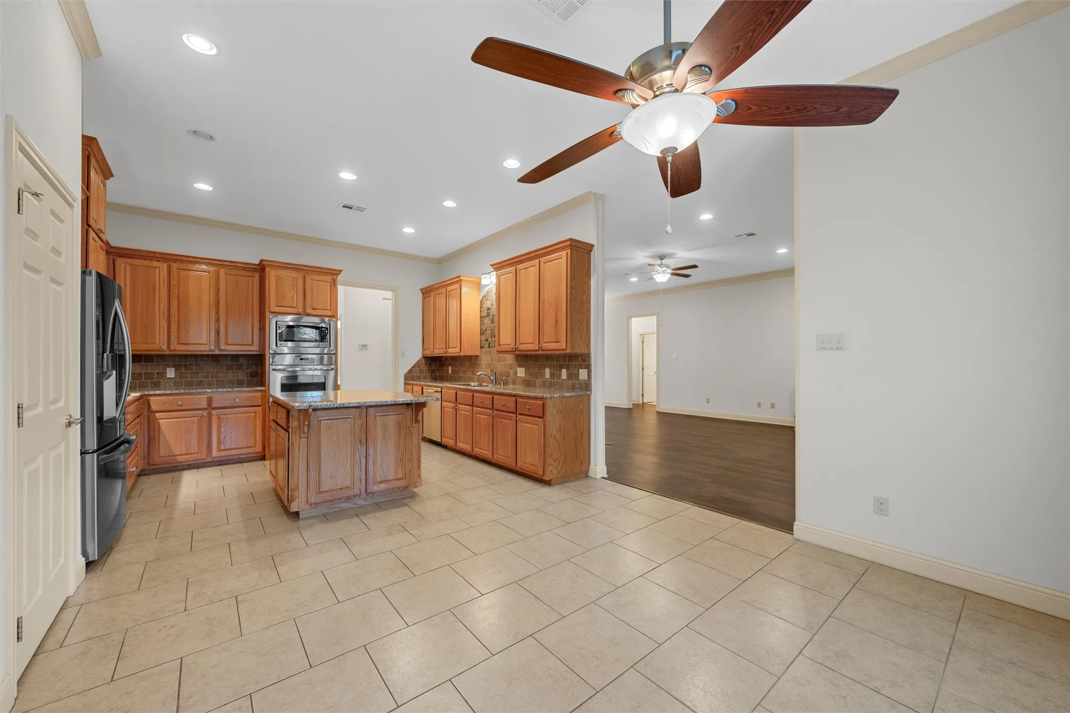 Single Family Residence For Sale in Mc Lennan County , 1305 Buffalo Pass, Woodway, Texas 76712, 3 Bedroom, 3 Bathroom, 2 Garage spaces, 2,362 Sqft, built in 2010, mls#21267562, Real Estate Agent in Woodway, Homes For Sale in Mc Lennan county, Homes For Sale in Woodway, Realtor in Woodway Texas, Real Estate Brokerage Independent Realty Texas, Luminita Cordes Realtor