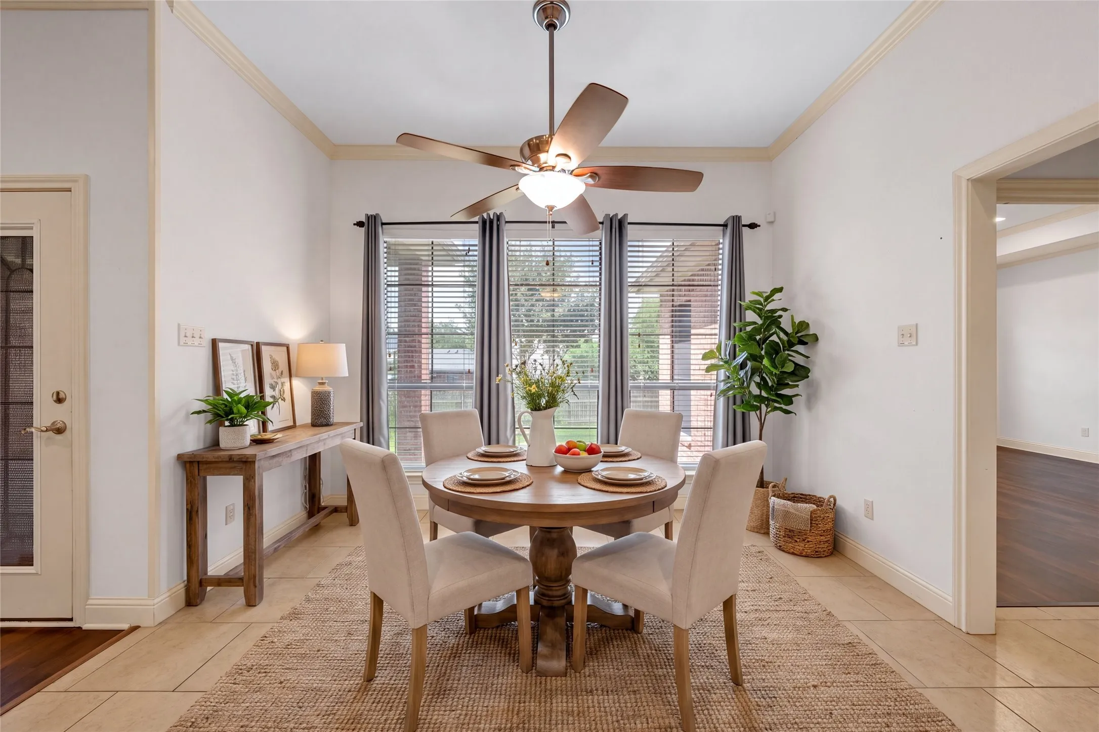 Single Family Residence For Sale in Mc Lennan County , 1305 Buffalo Pass, Woodway, Texas 76712, 3 Bedroom, 3 Bathroom, 2 Garage spaces, 2,362 Sqft, built in 2010, mls#21267562, Real Estate Agent in Woodway, Homes For Sale in Mc Lennan county, Homes For Sale in Woodway, Realtor in Woodway Texas, Real Estate Brokerage Independent Realty Texas, Luminita Cordes Realtor