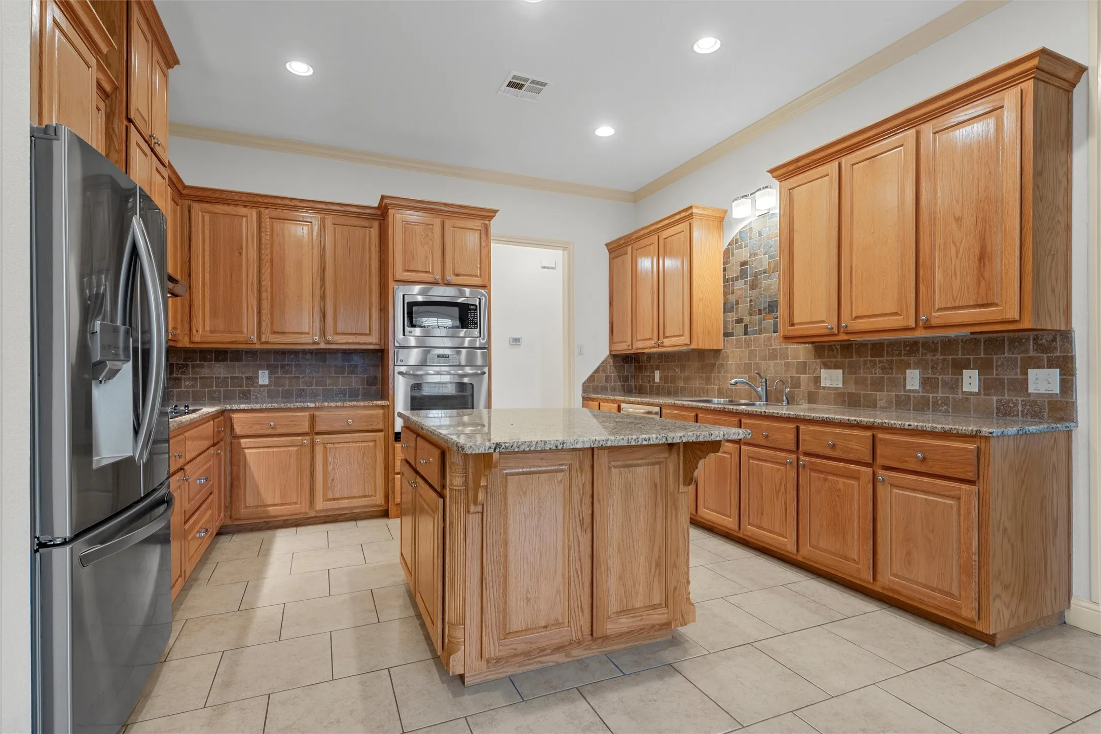 Single Family Residence For Sale in Mc Lennan County , 1305 Buffalo Pass, Woodway, Texas 76712, 3 Bedroom, 3 Bathroom, 2 Garage spaces, 2,362 Sqft, built in 2010, mls#21267562, Real Estate Agent in Woodway, Homes For Sale in Mc Lennan county, Homes For Sale in Woodway, Realtor in Woodway Texas, Real Estate Brokerage Independent Realty Texas, Luminita Cordes Realtor