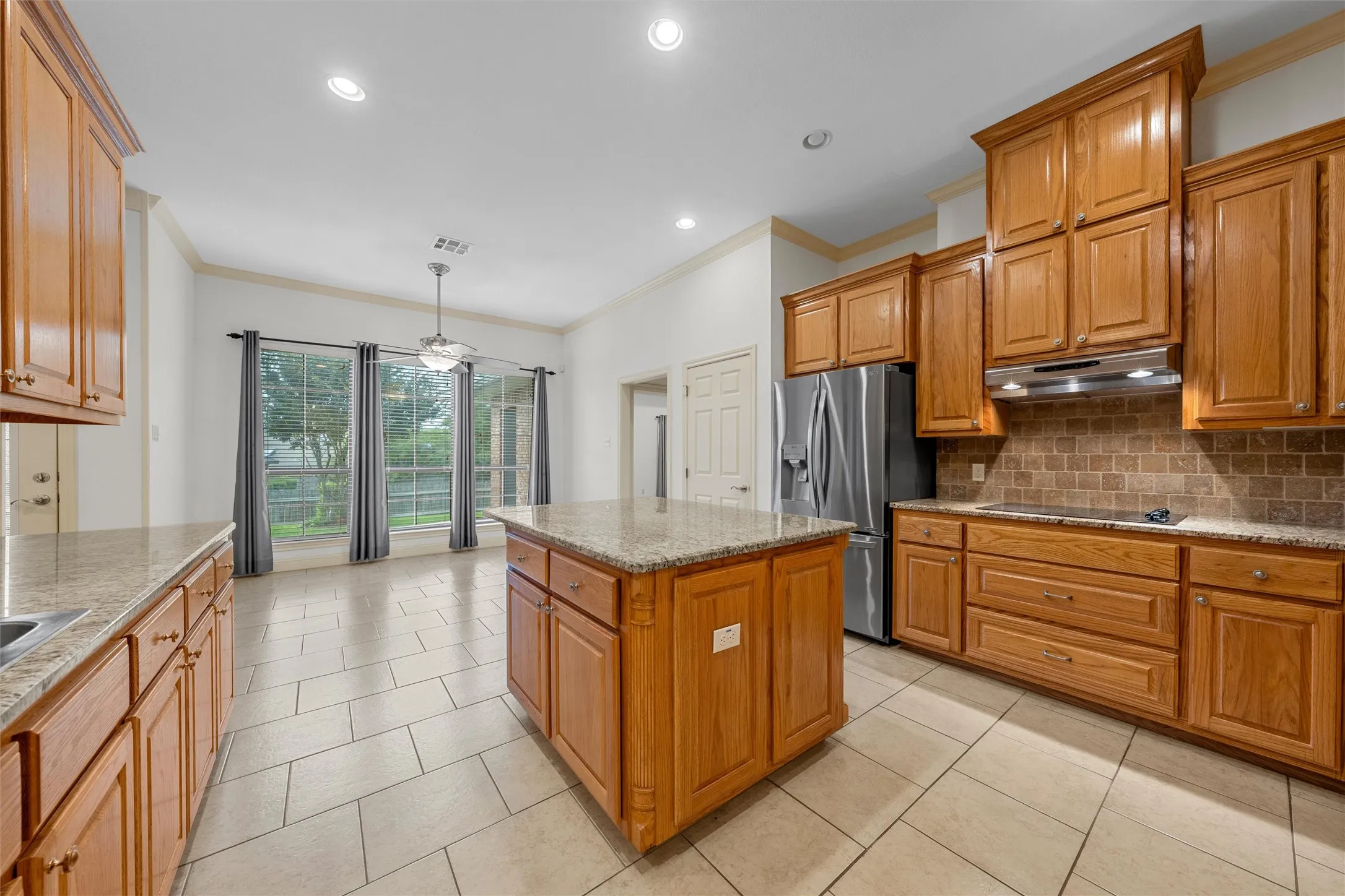 Single Family Residence For Sale in Mc Lennan County , 1305 Buffalo Pass, Woodway, Texas 76712, 3 Bedroom, 3 Bathroom, 2 Garage spaces, 2,362 Sqft, built in 2010, mls#21267562, Real Estate Agent in Woodway, Homes For Sale in Mc Lennan county, Homes For Sale in Woodway, Realtor in Woodway Texas, Real Estate Brokerage Independent Realty Texas, Luminita Cordes Realtor