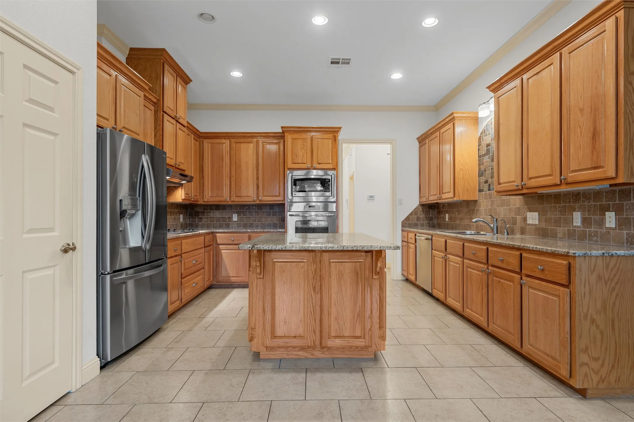 Single Family Residence For Sale in Mc Lennan County , 1305 Buffalo Pass, Woodway, Texas 76712, 3 Bedroom, 3 Bathroom, 2 Garage spaces, 2,362 Sqft, built in 2010, mls#21267562, Real Estate Agent in Woodway, Homes For Sale in Mc Lennan county, Homes For Sale in Woodway, Realtor in Woodway Texas, Real Estate Brokerage Independent Realty Texas, Luminita Cordes Realtor