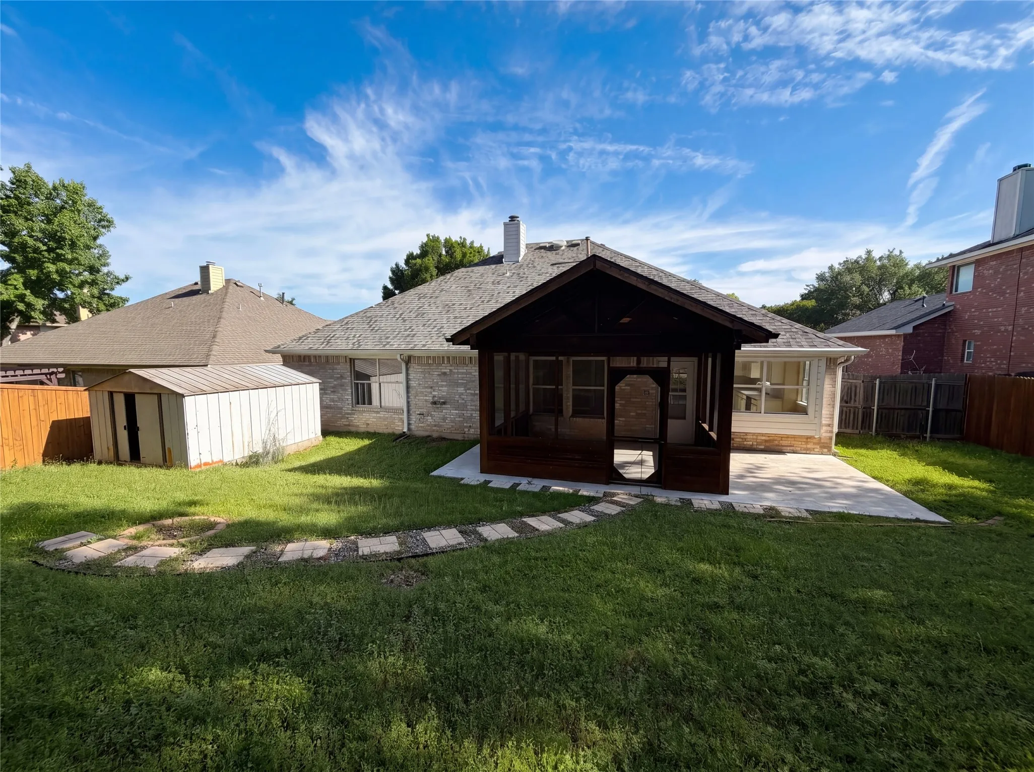 Single Family Residence For Sale in Rockwall County , 525 Hidden Oak Lane, Rockwall, Texas 75087, 3 Bedroom, 2 Bathroom, 2 Garage spaces, 2,034 Sqft, built in 1998, mls#21267857, Real Estate Agent in Rockwall, Homes For Sale in Rockwall county, Homes For Sale in Rockwall, Realtor in Rockwall Texas, Real Estate Brokerage Independent Realty Texas, Luminita Cordes Realtor