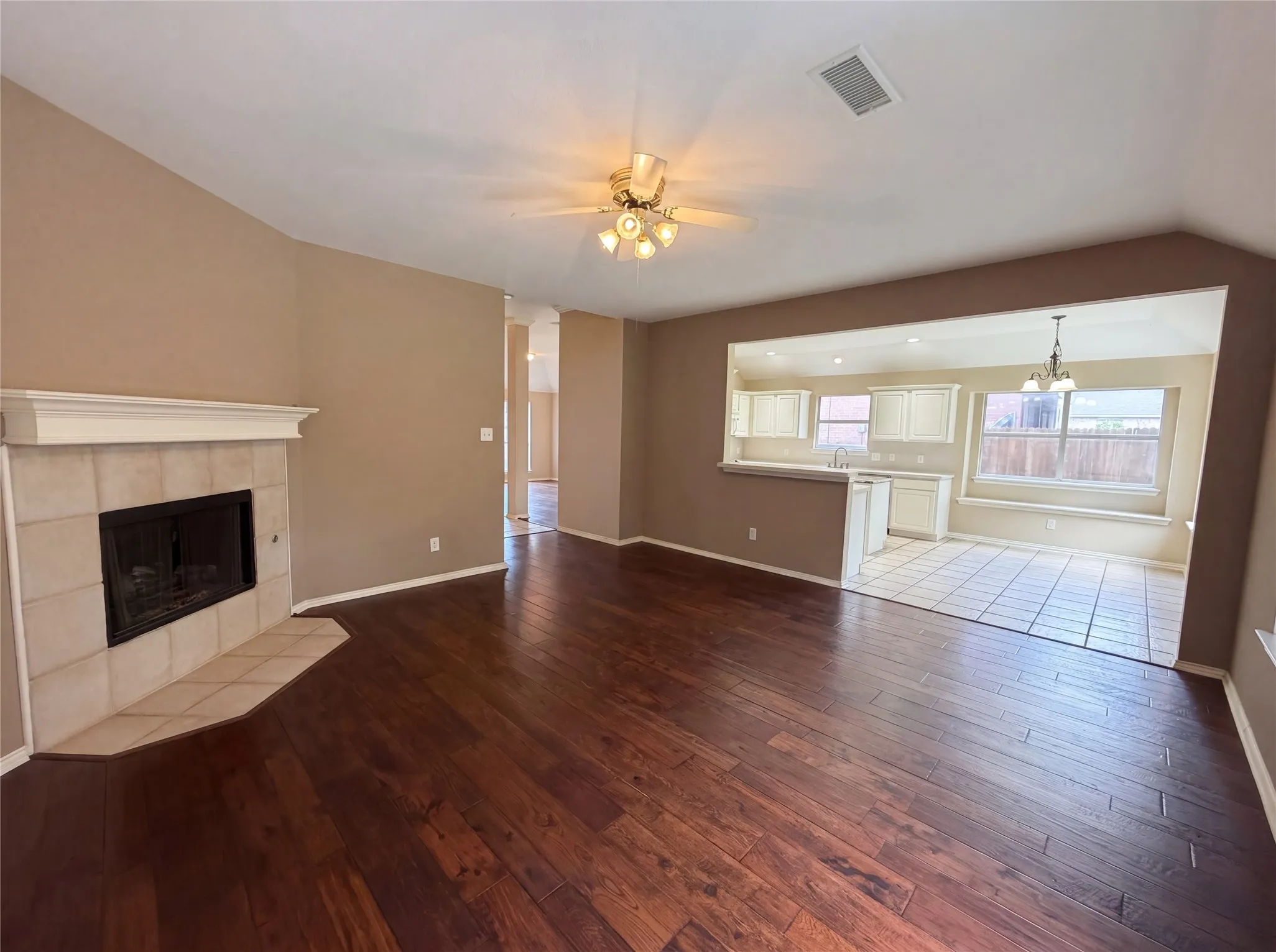 Single Family Residence For Sale in Rockwall County , 525 Hidden Oak Lane, Rockwall, Texas 75087, 3 Bedroom, 2 Bathroom, 2 Garage spaces, 2,034 Sqft, built in 1998, mls#21267857, Real Estate Agent in Rockwall, Homes For Sale in Rockwall county, Homes For Sale in Rockwall, Realtor in Rockwall Texas, Real Estate Brokerage Independent Realty Texas, Luminita Cordes Realtor