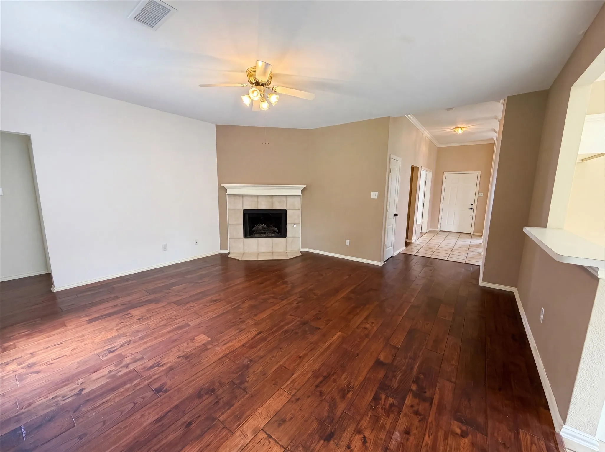 Single Family Residence For Sale in Rockwall County , 525 Hidden Oak Lane, Rockwall, Texas 75087, 3 Bedroom, 2 Bathroom, 2 Garage spaces, 2,034 Sqft, built in 1998, mls#21267857, Real Estate Agent in Rockwall, Homes For Sale in Rockwall county, Homes For Sale in Rockwall, Realtor in Rockwall Texas, Real Estate Brokerage Independent Realty Texas, Luminita Cordes Realtor