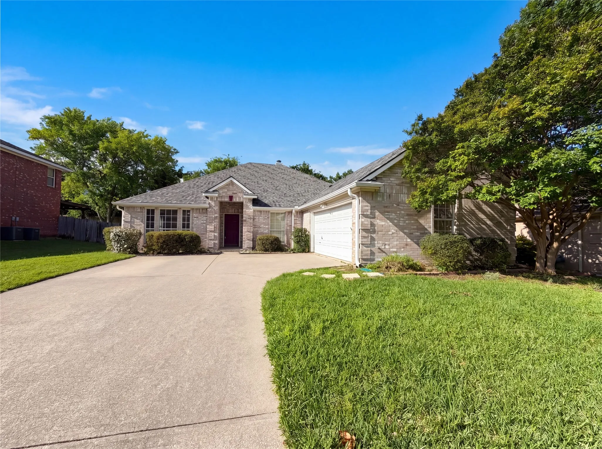 Single Family Residence For Sale in Rockwall County , 525 Hidden Oak Lane, Rockwall, Texas 75087, 3 Bedroom, 2 Bathroom, 2 Garage spaces, 2,034 Sqft, built in 1998, mls#21267857, Real Estate Agent in Rockwall, Homes For Sale in Rockwall county, Homes For Sale in Rockwall, Realtor in Rockwall Texas, Real Estate Brokerage Independent Realty Texas, Luminita Cordes Realtor