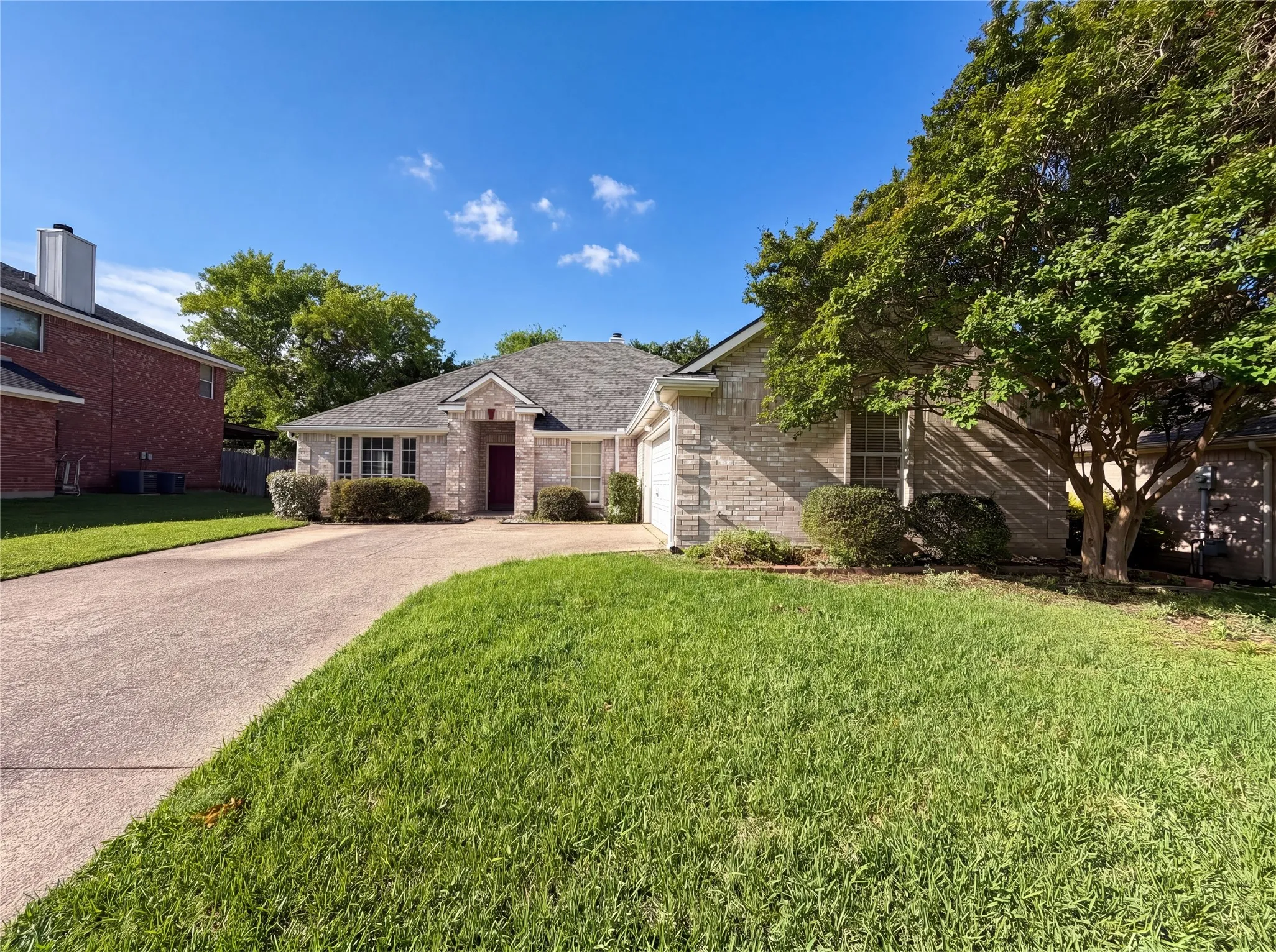 Single Family Residence For Sale in Rockwall County , 525 Hidden Oak Lane, Rockwall, Texas 75087, 3 Bedroom, 2 Bathroom, 2 Garage spaces, 2,034 Sqft, built in 1998, mls#21267857, Real Estate Agent in Rockwall, Homes For Sale in Rockwall county, Homes For Sale in Rockwall, Realtor in Rockwall Texas, Real Estate Brokerage Independent Realty Texas, Luminita Cordes Realtor