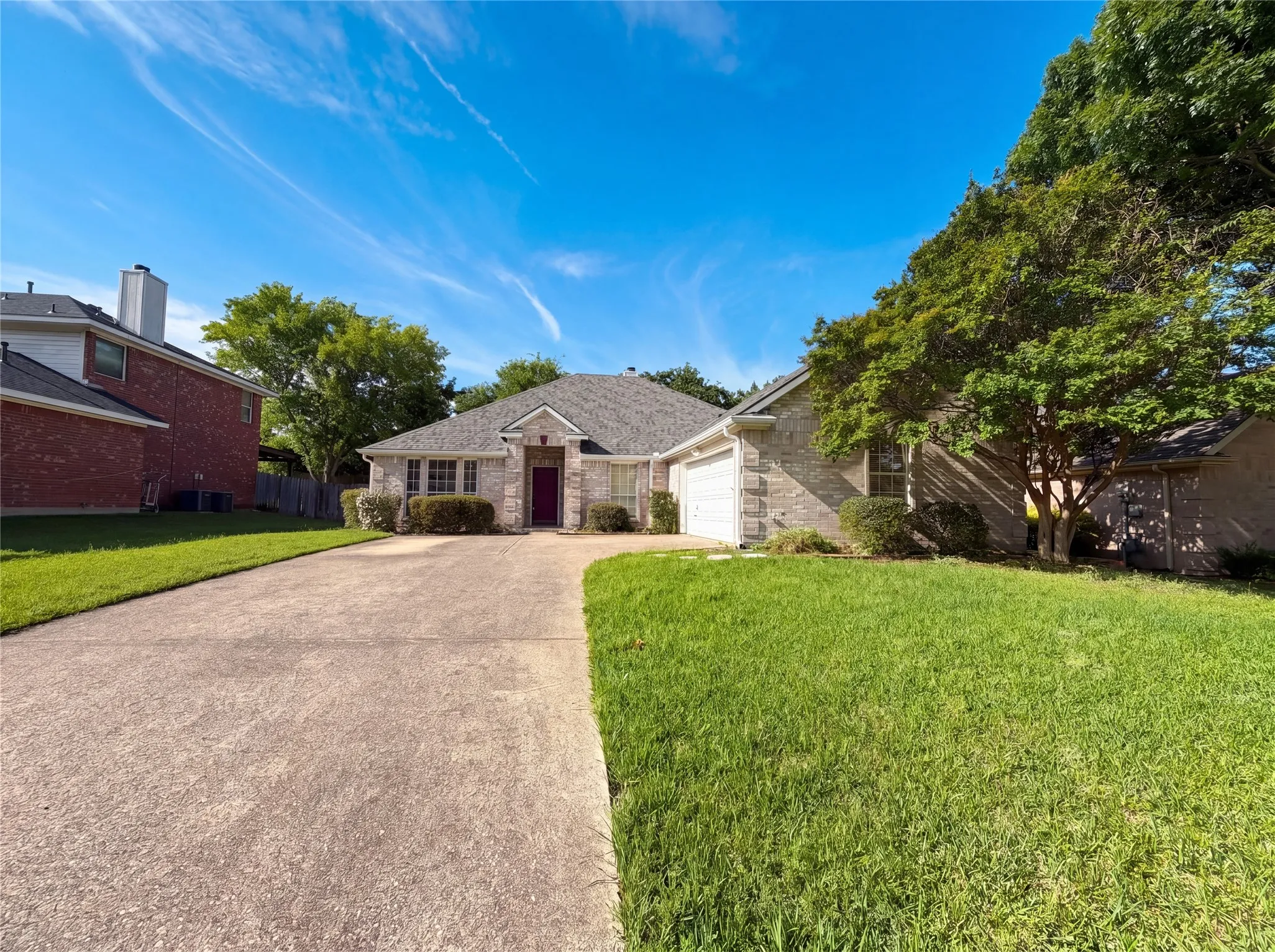 Single Family Residence For Sale in Rockwall County , 525 Hidden Oak Lane, Rockwall, Texas 75087, 3 Bedroom, 2 Bathroom, 2 Garage spaces, 2,034 Sqft, built in 1998, mls#21267857, Real Estate Agent in Rockwall, Homes For Sale in Rockwall county, Homes For Sale in Rockwall, Realtor in Rockwall Texas, Real Estate Brokerage Independent Realty Texas, Luminita Cordes Realtor