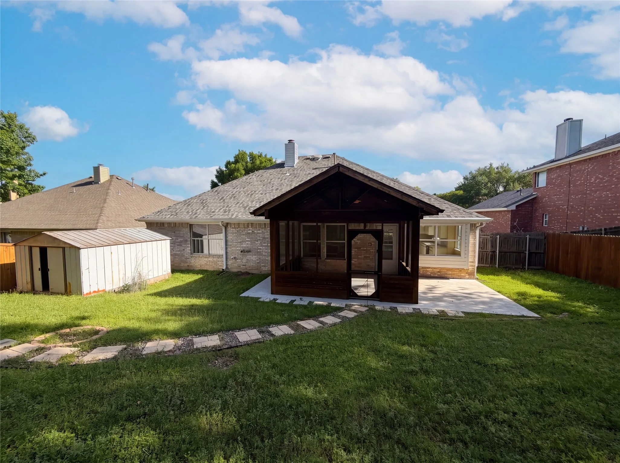 Single Family Residence For Sale in Rockwall County , 525 Hidden Oak Lane, Rockwall, Texas 75087, 3 Bedroom, 2 Bathroom, 2 Garage spaces, 2,034 Sqft, built in 1998, mls#21267857, Real Estate Agent in Rockwall, Homes For Sale in Rockwall county, Homes For Sale in Rockwall, Realtor in Rockwall Texas, Real Estate Brokerage Independent Realty Texas, Luminita Cordes Realtor