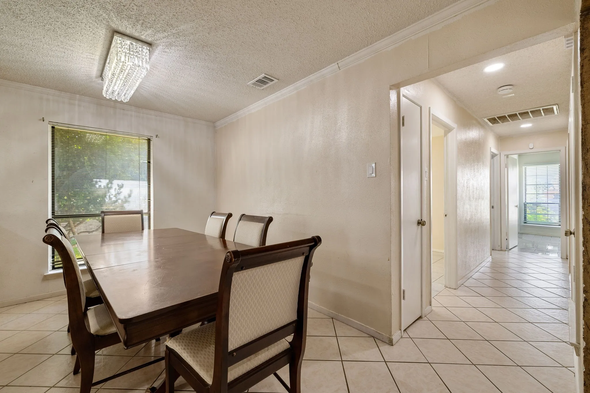 Single Family Residence For Sale in Denton County , 1865 Juniper Lane, Lewisville, Texas 75077, 4 Bedroom, 2 Bathroom, Garage spaces, 1,596 Sqft, built in 1975, mls#21266655, Real Estate Agent in Lewisville, Homes For Sale in Denton county, Homes For Sale in Lewisville, Realtor in Lewisville Texas, Real Estate Brokerage Independent Realty Texas, Luminita Cordes Realtor