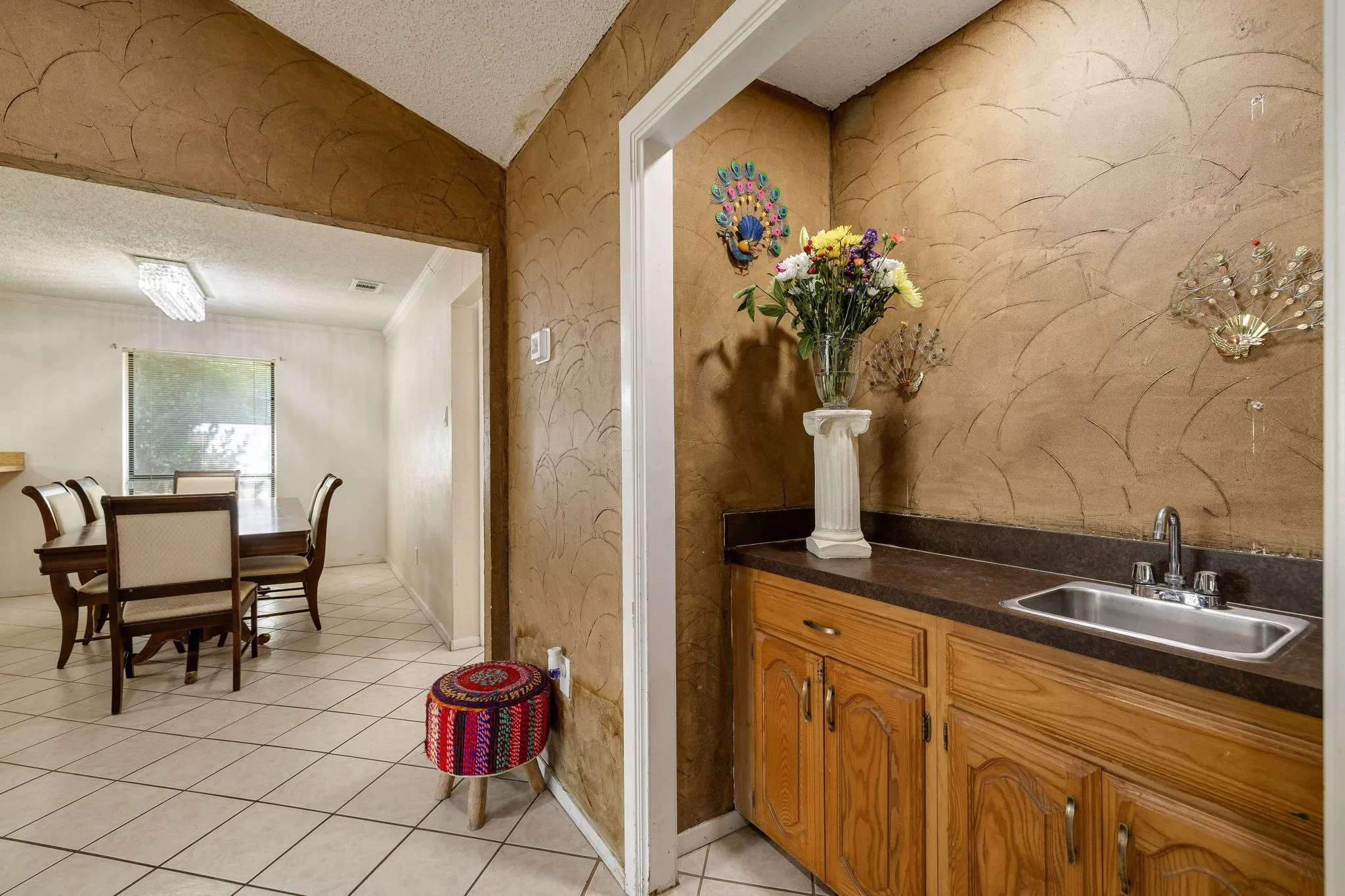 Single Family Residence For Sale in Denton County , 1865 Juniper Lane, Lewisville, Texas 75077, 4 Bedroom, 2 Bathroom, Garage spaces, 1,596 Sqft, built in 1975, mls#21266655, Real Estate Agent in Lewisville, Homes For Sale in Denton county, Homes For Sale in Lewisville, Realtor in Lewisville Texas, Real Estate Brokerage Independent Realty Texas, Luminita Cordes Realtor
