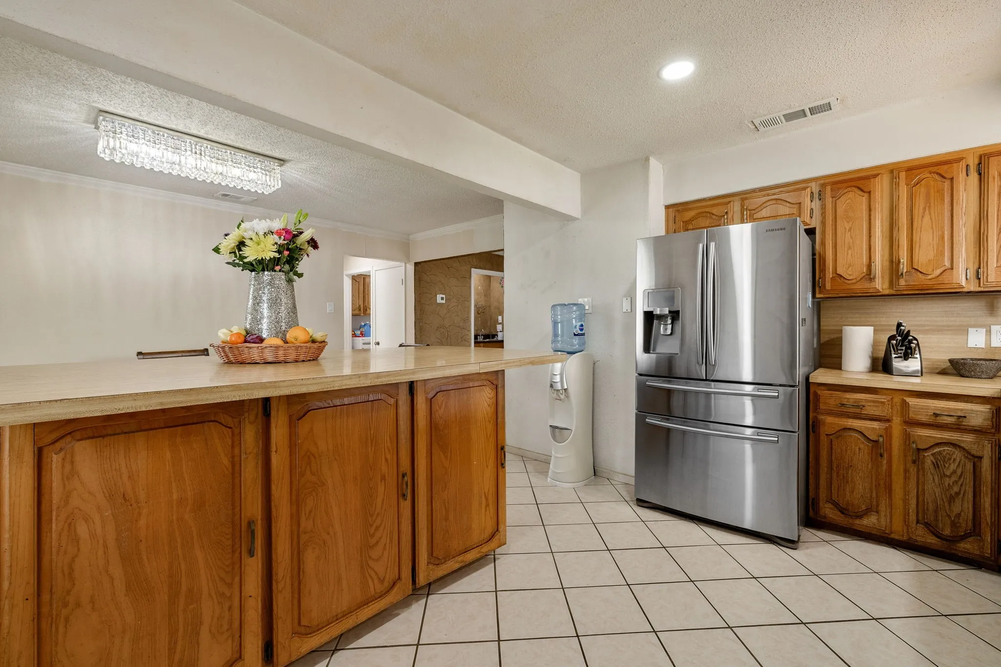 Single Family Residence For Sale in Denton County , 1865 Juniper Lane, Lewisville, Texas 75077, 4 Bedroom, 2 Bathroom, Garage spaces, 1,596 Sqft, built in 1975, mls#21266655, Real Estate Agent in Lewisville, Homes For Sale in Denton county, Homes For Sale in Lewisville, Realtor in Lewisville Texas, Real Estate Brokerage Independent Realty Texas, Luminita Cordes Realtor