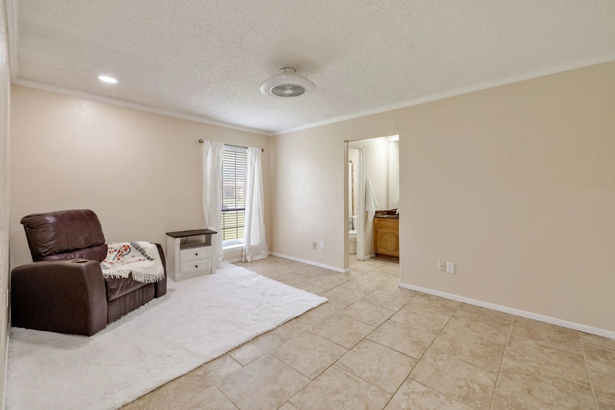 Single Family Residence For Sale in Denton County , 1865 Juniper Lane, Lewisville, Texas 75077, 4 Bedroom, 2 Bathroom, Garage spaces, 1,596 Sqft, built in 1975, mls#21266655, Real Estate Agent in Lewisville, Homes For Sale in Denton county, Homes For Sale in Lewisville, Realtor in Lewisville Texas, Real Estate Brokerage Independent Realty Texas, Luminita Cordes Realtor