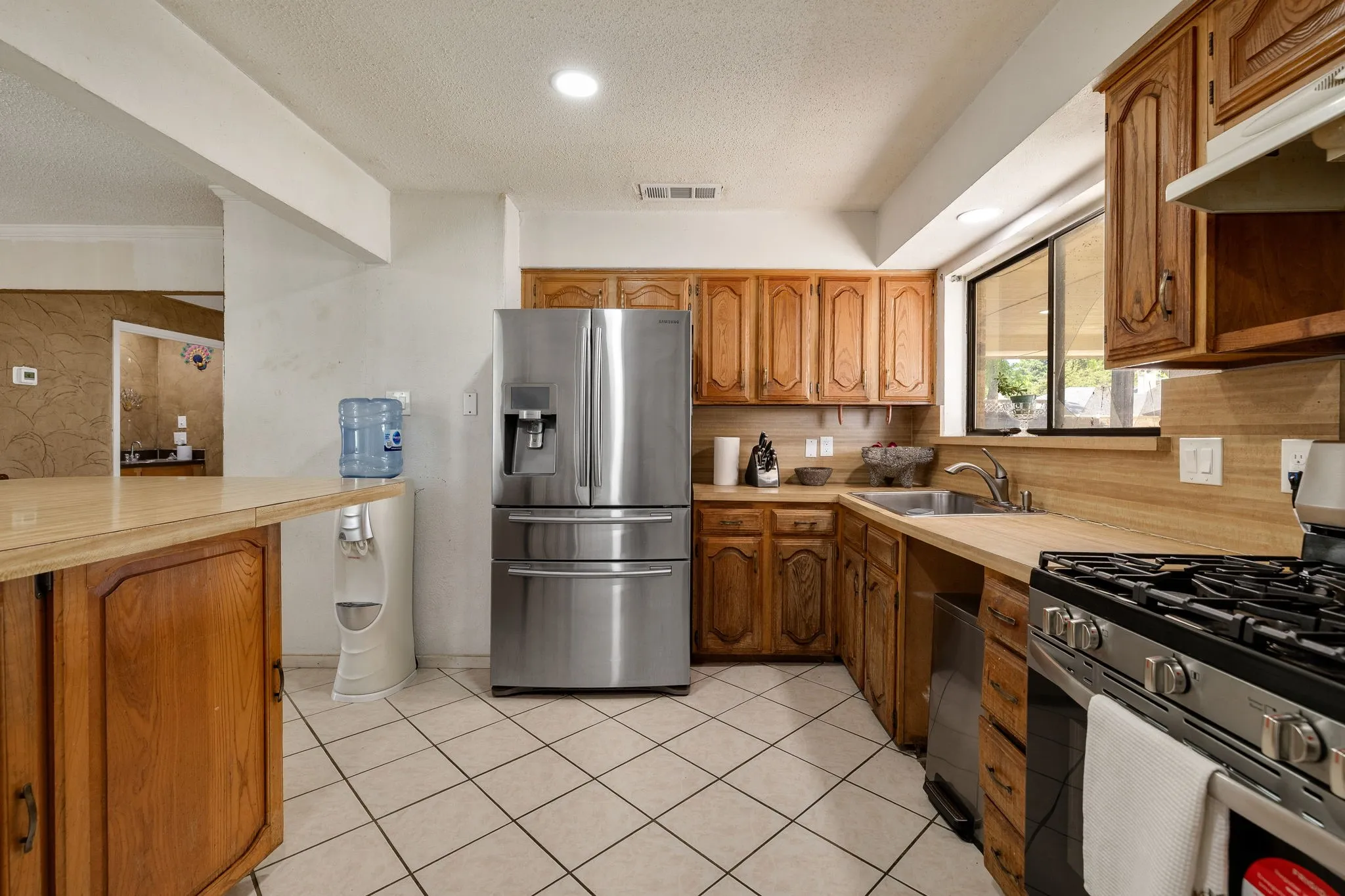 Single Family Residence For Sale in Denton County , 1865 Juniper Lane, Lewisville, Texas 75077, 4 Bedroom, 2 Bathroom, Garage spaces, 1,596 Sqft, built in 1975, mls#21266655, Real Estate Agent in Lewisville, Homes For Sale in Denton county, Homes For Sale in Lewisville, Realtor in Lewisville Texas, Real Estate Brokerage Independent Realty Texas, Luminita Cordes Realtor