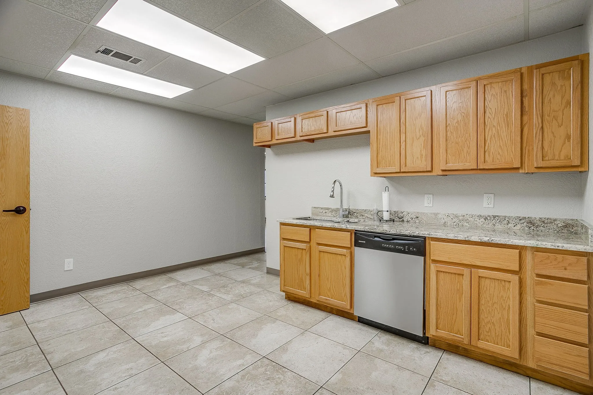 Office For Sale in Tarrant County , 2030 S Las Vegas Trail, White Settlement, Texas 76108, 0, 0, Garage spaces, 0 Sqft, built in 1980, mls#21267811, Real Estate Agent in White Settlement, Homes For Sale in Tarrant county, Homes For Sale in White Settlement, Realtor in White Settlement Texas, Real Estate Brokerage Independent Realty Texas, Luminita Cordes Realtor