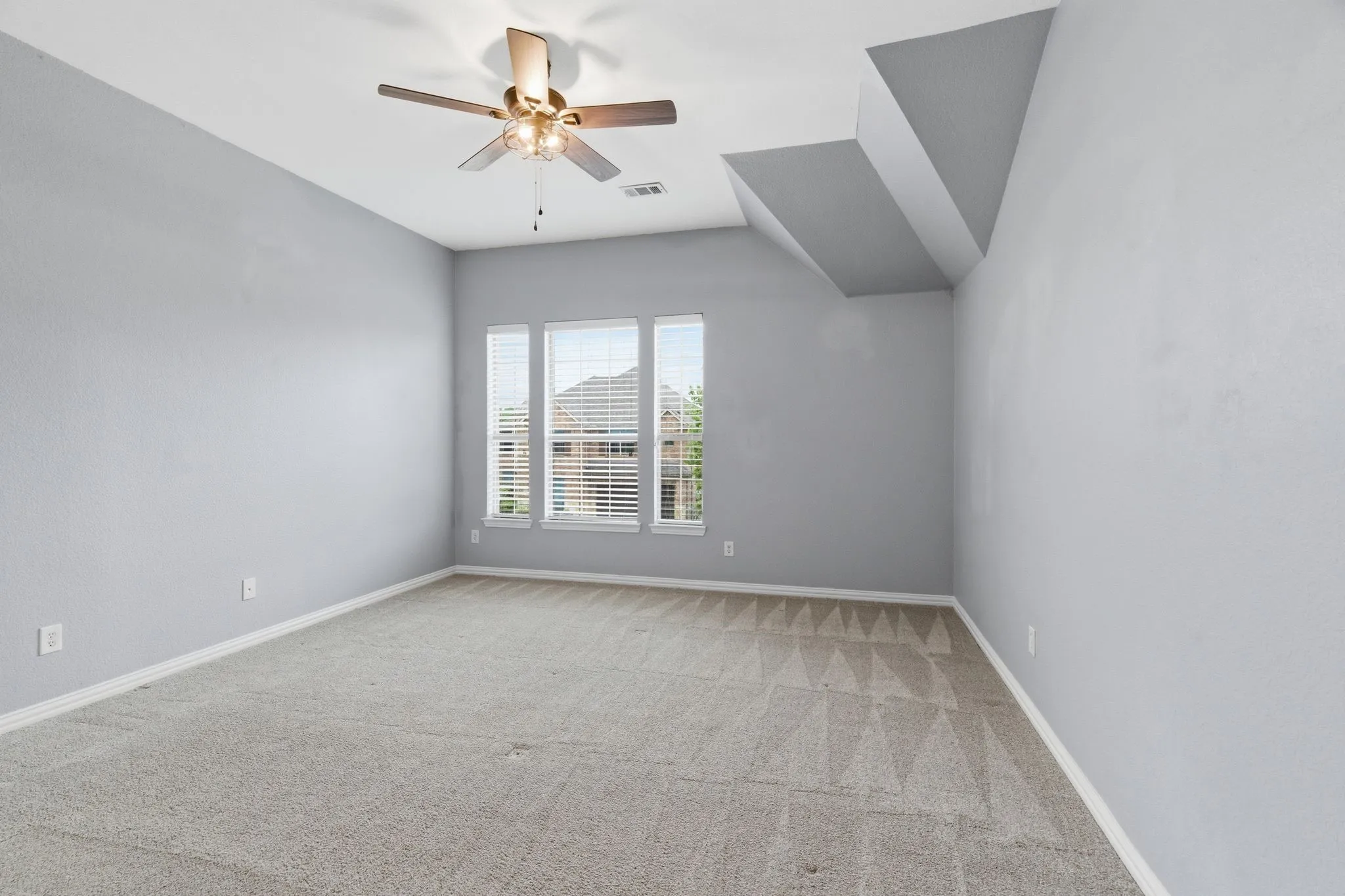 Single Family Residence For Sale in Denton County , 404 Sodbury Court, Roanoke, Texas 76262, 4 Bedrooms, 4 Bathrooms, 2 Garage spaces, 4,205 Sqft, built in 2008, Price $720,000, mls#21267293, Real Estate Agent in Roanoke, Homes For Sale in Denton county, Homes For Sale in Roanoke, Realtor in Roanoke Texas, Real Estate Brokerage Independent Realty Texas, Luminita Cordes Realtor