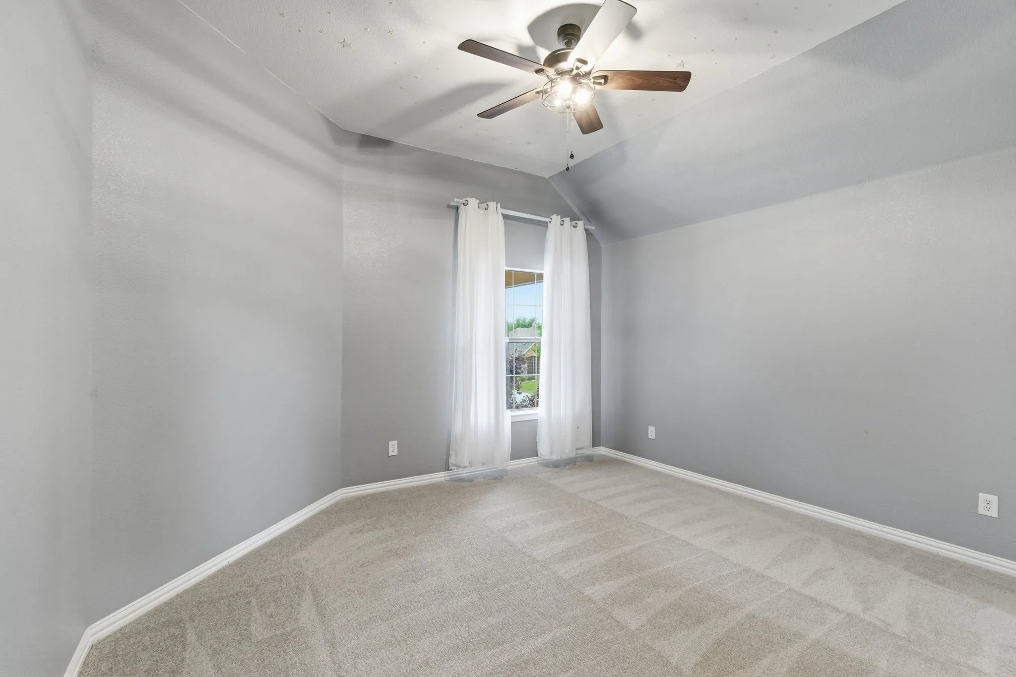 Single Family Residence For Sale in Denton County , 404 Sodbury Court, Roanoke, Texas 76262, 4 Bedrooms, 4 Bathrooms, 2 Garage spaces, 4,205 Sqft, built in 2008, Price $720,000, mls#21267293, Real Estate Agent in Roanoke, Homes For Sale in Denton county, Homes For Sale in Roanoke, Realtor in Roanoke Texas, Real Estate Brokerage Independent Realty Texas, Luminita Cordes Realtor