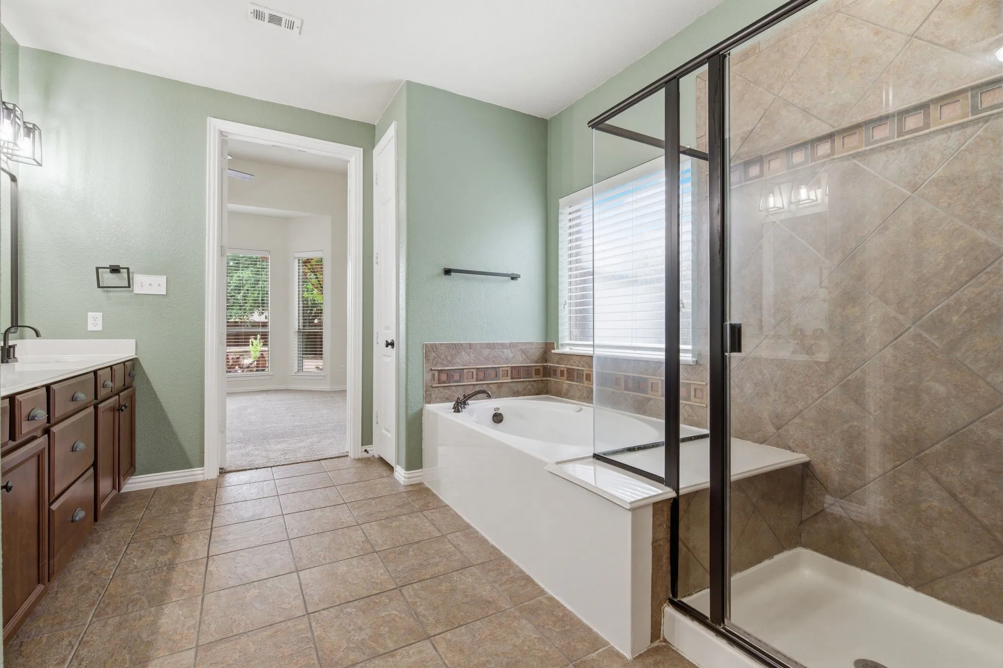 Single Family Residence For Sale in Denton County , 404 Sodbury Court, Roanoke, Texas 76262, 4 Bedrooms, 4 Bathrooms, 2 Garage spaces, 4,205 Sqft, built in 2008, Price $720,000, mls#21267293, Real Estate Agent in Roanoke, Homes For Sale in Denton county, Homes For Sale in Roanoke, Realtor in Roanoke Texas, Real Estate Brokerage Independent Realty Texas, Luminita Cordes Realtor