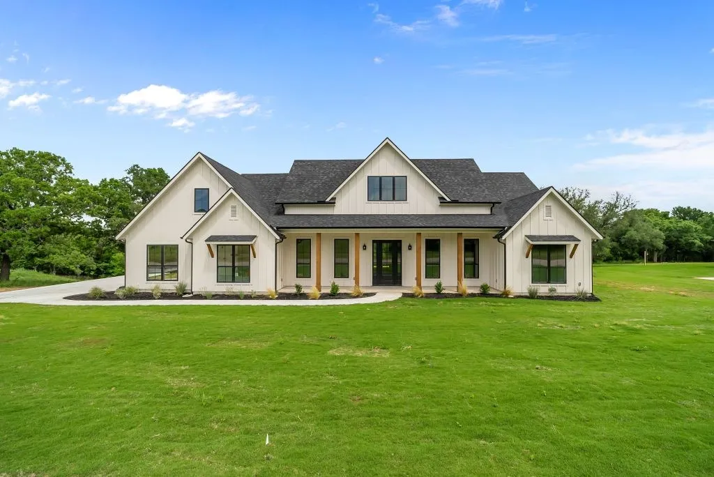 Single Family Residence For Sale in Parker County , 223 Gopher Road, Weatherford, Texas 76088, 3 Bedroom, 3 Bathroom, 2 Garage spaces, 2,553 Sqft, built in 2026, mls#21267623, Real Estate Agent in Weatherford, Homes For Sale in Parker county, Homes For Sale in Weatherford, Realtor in Weatherford Texas, Real Estate Brokerage Independent Realty Texas, Luminita Cordes Realtor