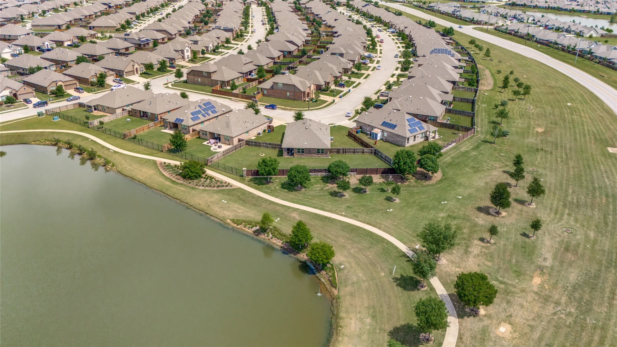Single Family Residence For Sale in Denton County , 11316 Bullion Way, Aubrey, Texas 76227, 3 Bedroom, 2 Bathroom, 2 Garage spaces, 1,791 Sqft, built in 2019, mls#21266391, Real Estate Agent in Aubrey, Homes For Sale in Denton county, Homes For Sale in Aubrey, Realtor in Aubrey Texas, Real Estate Brokerage Independent Realty Texas, Luminita Cordes Realtor