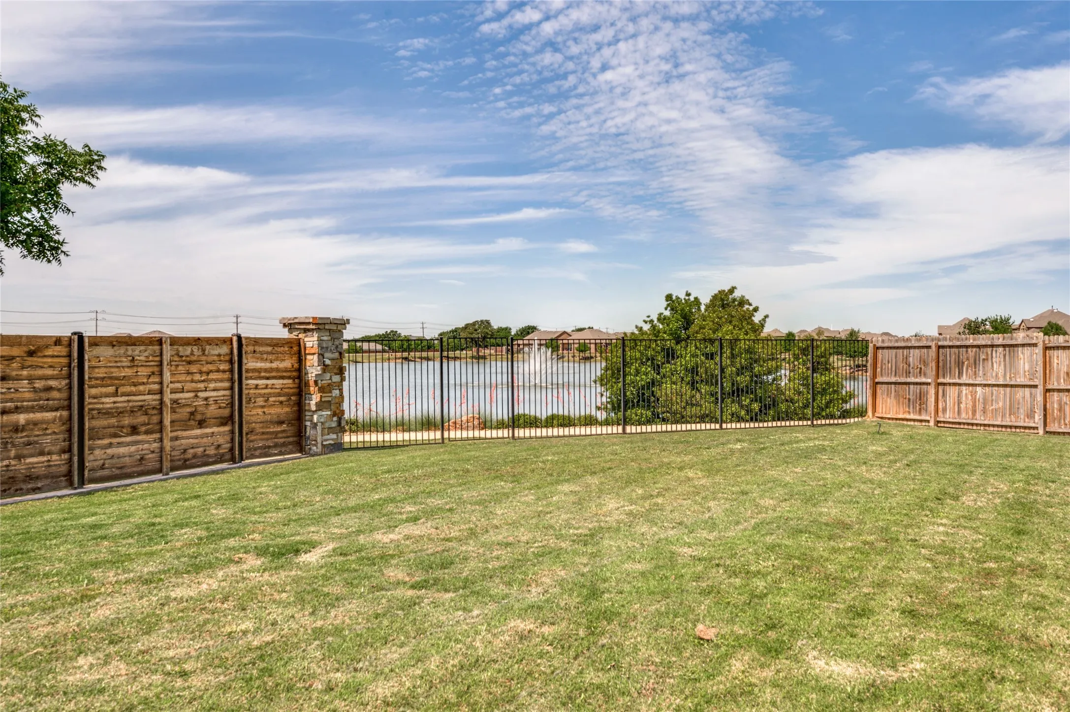 Single Family Residence For Sale in Denton County , 11316 Bullion Way, Aubrey, Texas 76227, 3 Bedroom, 2 Bathroom, 2 Garage spaces, 1,791 Sqft, built in 2019, mls#21266391, Real Estate Agent in Aubrey, Homes For Sale in Denton county, Homes For Sale in Aubrey, Realtor in Aubrey Texas, Real Estate Brokerage Independent Realty Texas, Luminita Cordes Realtor