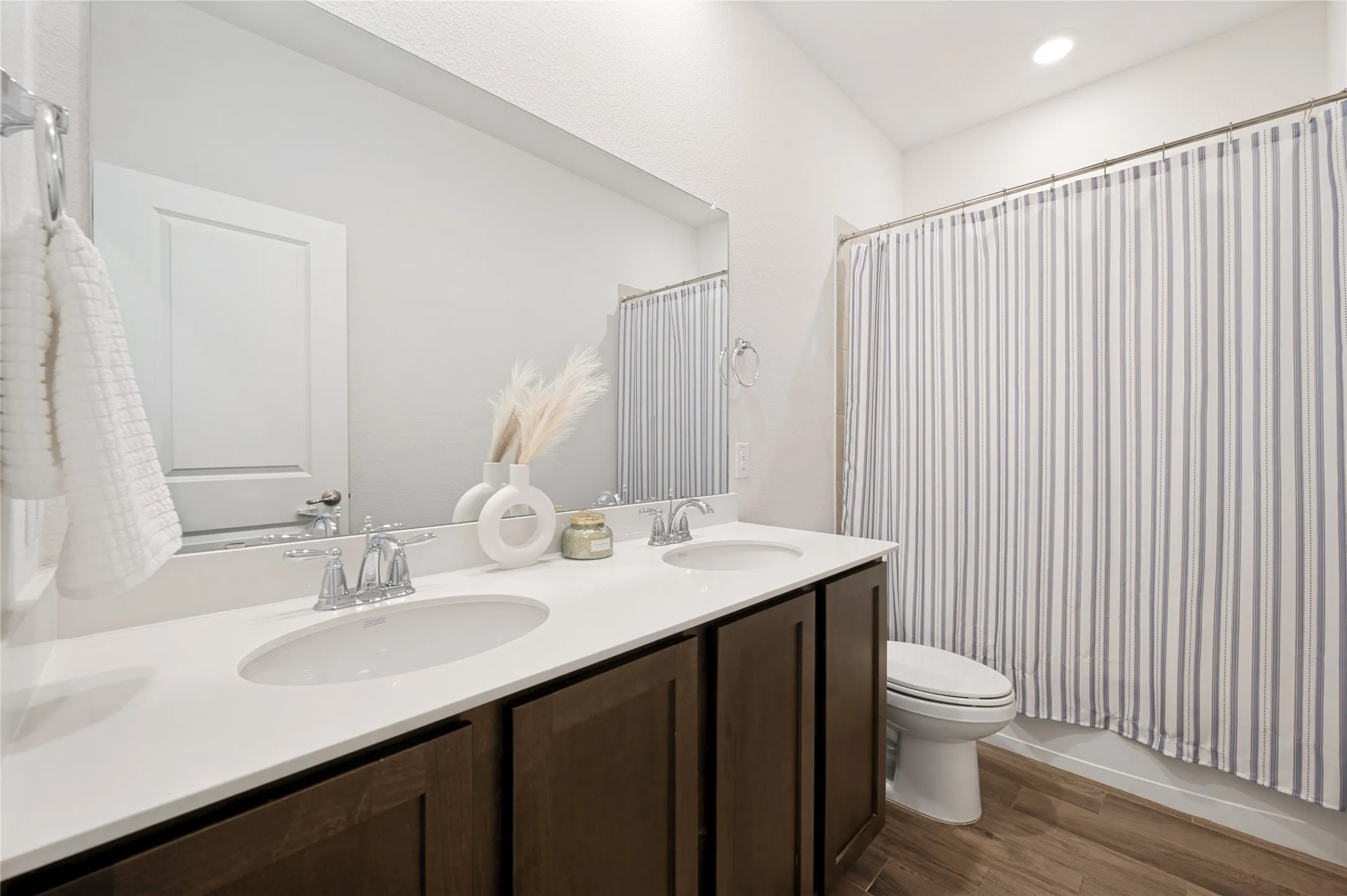 Single Family Residence For Sale in Denton County , 11316 Bullion Way, Aubrey, Texas 76227, 3 Bedroom, 2 Bathroom, 2 Garage spaces, 1,791 Sqft, built in 2019, mls#21266391, Real Estate Agent in Aubrey, Homes For Sale in Denton county, Homes For Sale in Aubrey, Realtor in Aubrey Texas, Real Estate Brokerage Independent Realty Texas, Luminita Cordes Realtor