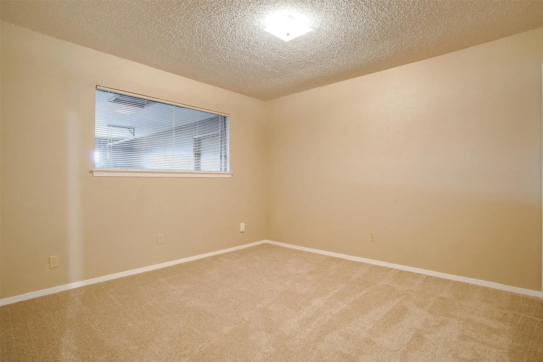 Duplex For Rent in Tarrant County , 4860 Ledgestone Court, Fort Worth, Texas 76132, 3 Bedroom, 2 Bathroom, 2 Garage spaces, 1,784 Sqft, built in 1977, mls#21266157, Real Estate Agent in Fort Worth, Homes For Rent in Tarrant county, Homes For Rent in Fort Worth, Realtor in Fort Worth Texas, Real Estate Brokerage Independent Realty Texas, Luminita Cordes Realtor
