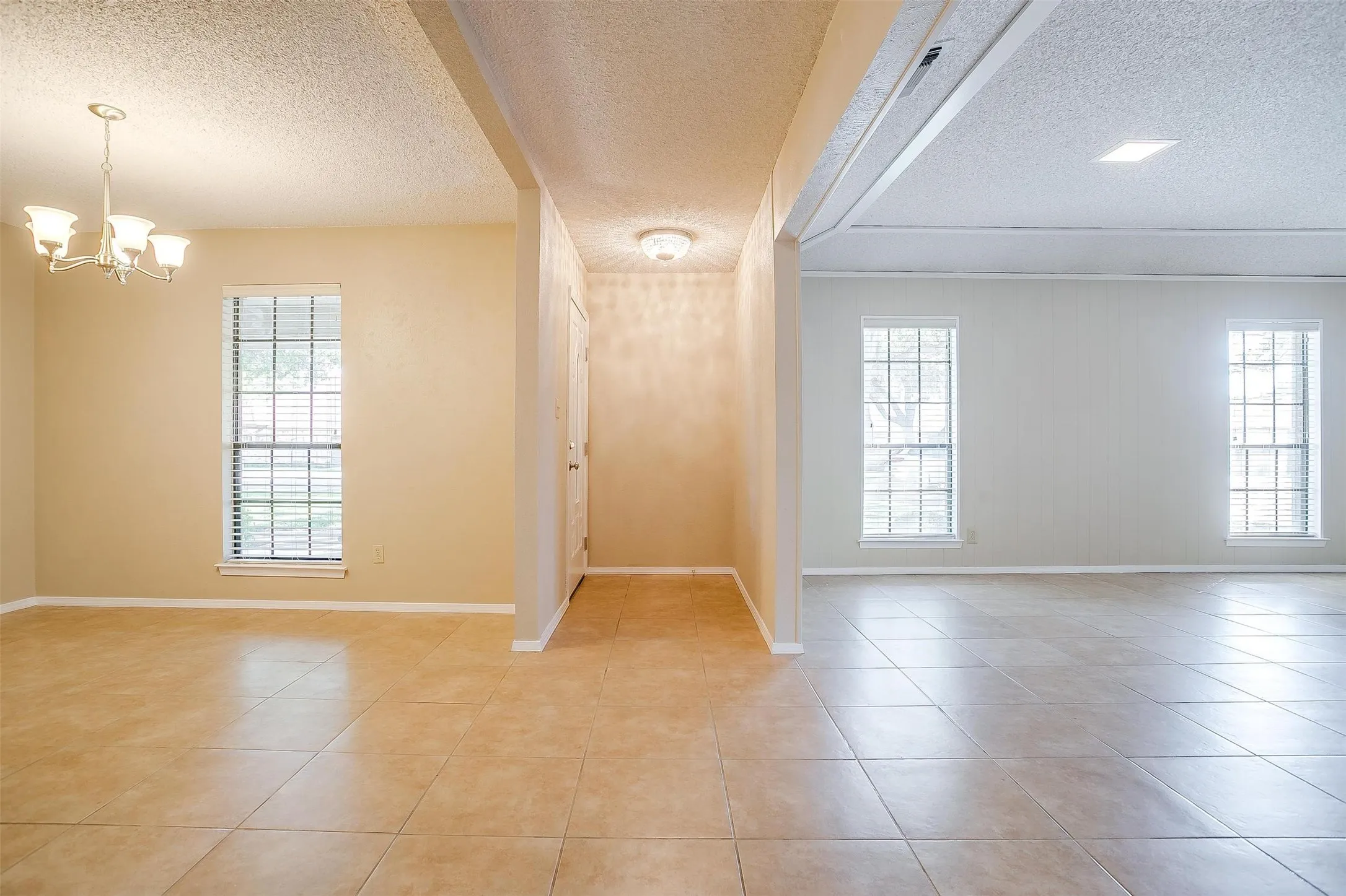 Duplex For Rent in Tarrant County , 4860 Ledgestone Court, Fort Worth, Texas 76132, 3 Bedroom, 2 Bathroom, 2 Garage spaces, 1,784 Sqft, built in 1977, mls#21266157, Real Estate Agent in Fort Worth, Homes For Rent in Tarrant county, Homes For Rent in Fort Worth, Realtor in Fort Worth Texas, Real Estate Brokerage Independent Realty Texas, Luminita Cordes Realtor