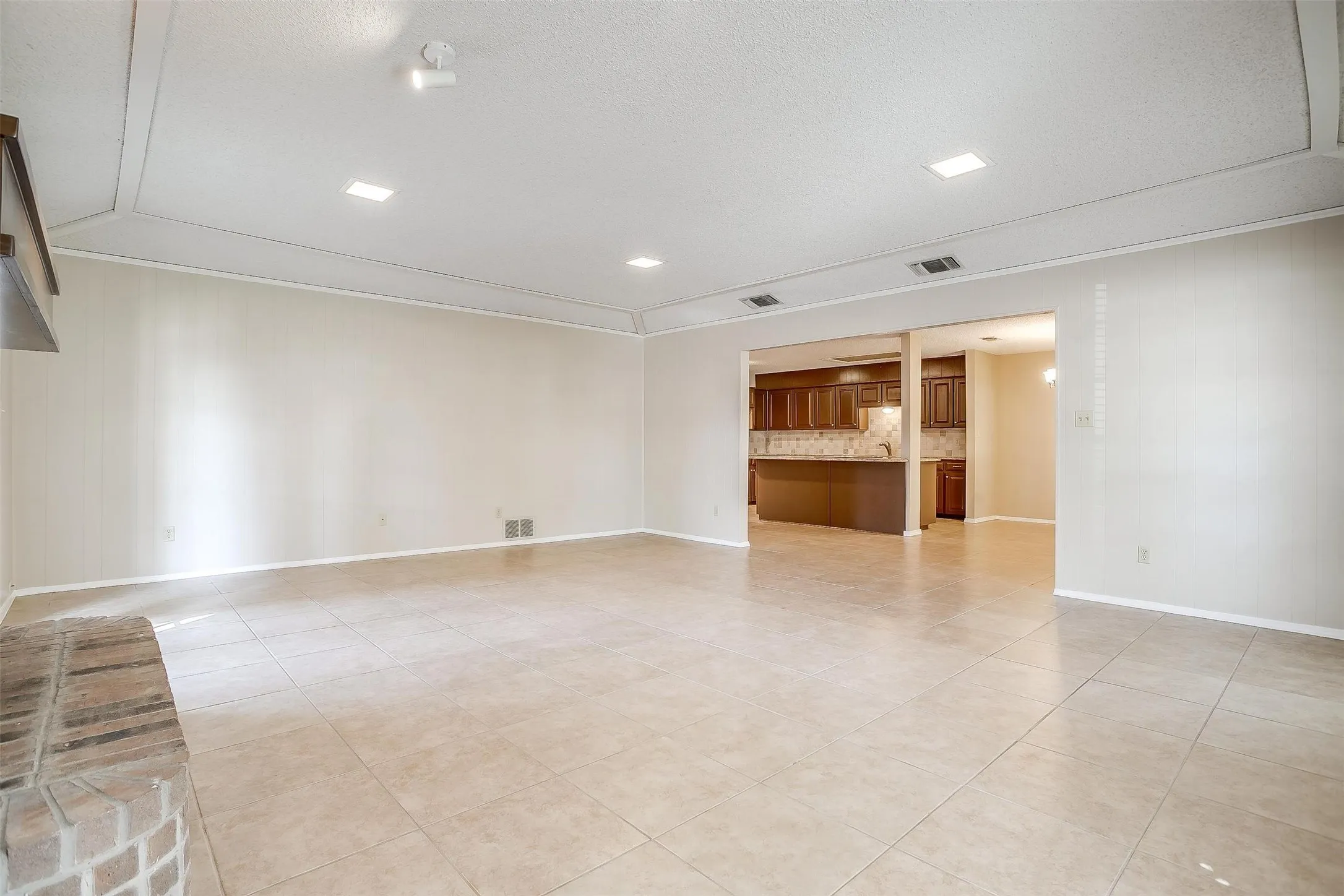 Duplex For Rent in Tarrant County , 4860 Ledgestone Court, Fort Worth, Texas 76132, 3 Bedroom, 2 Bathroom, 2 Garage spaces, 1,784 Sqft, built in 1977, mls#21266157, Real Estate Agent in Fort Worth, Homes For Rent in Tarrant county, Homes For Rent in Fort Worth, Realtor in Fort Worth Texas, Real Estate Brokerage Independent Realty Texas, Luminita Cordes Realtor
