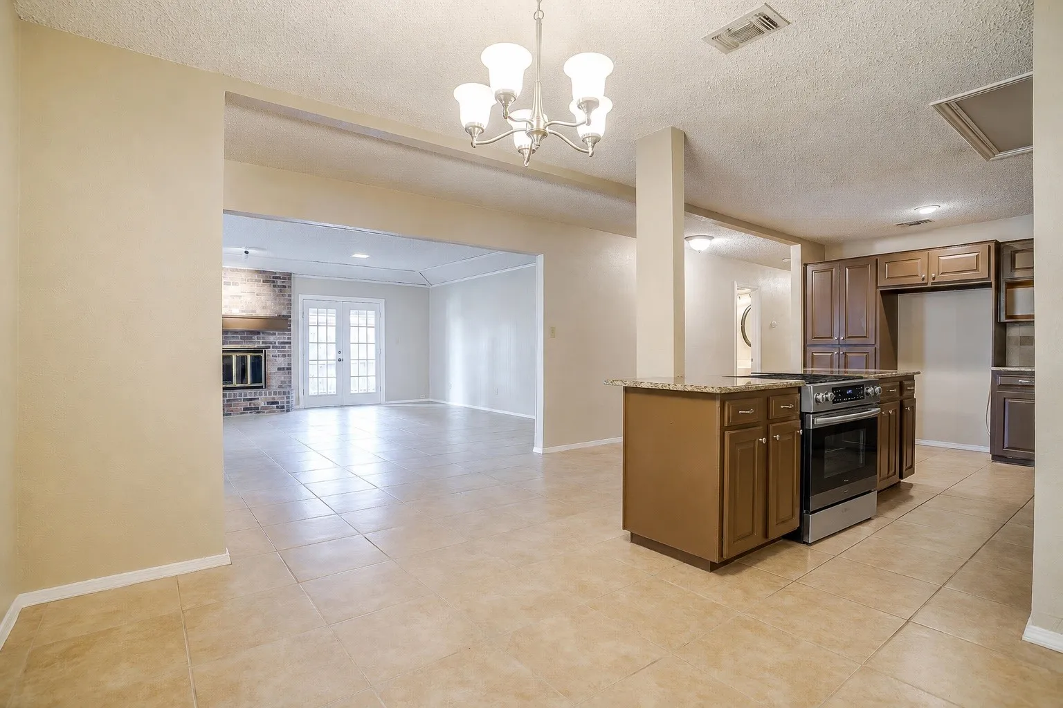Duplex For Rent in Tarrant County , 4860 Ledgestone Court, Fort Worth, Texas 76132, 3 Bedroom, 2 Bathroom, 2 Garage spaces, 1,784 Sqft, built in 1977, mls#21266157, Real Estate Agent in Fort Worth, Homes For Rent in Tarrant county, Homes For Rent in Fort Worth, Realtor in Fort Worth Texas, Real Estate Brokerage Independent Realty Texas, Luminita Cordes Realtor