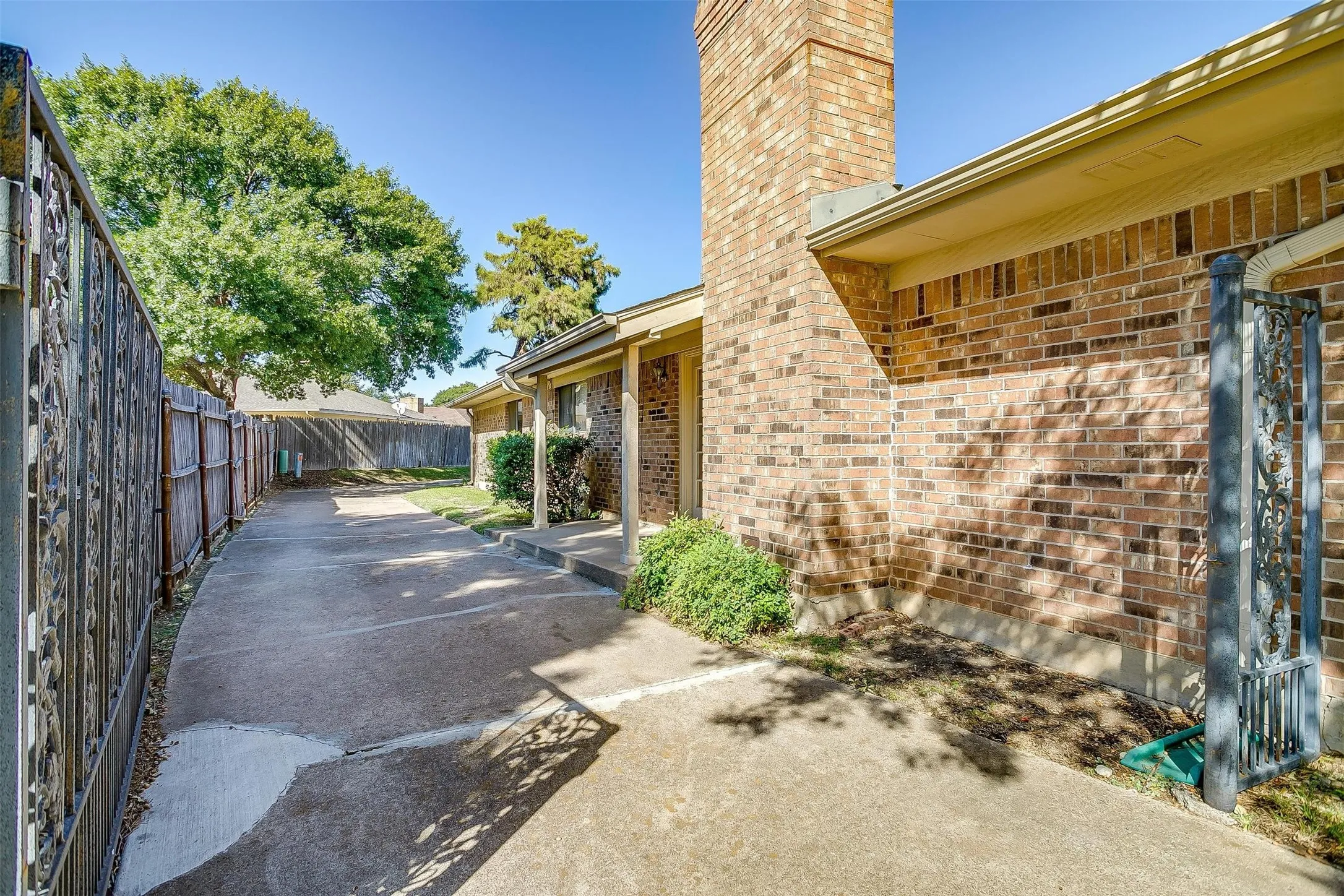 Duplex For Rent in Tarrant County , 4860 Ledgestone Court, Fort Worth, Texas 76132, 3 Bedroom, 2 Bathroom, 2 Garage spaces, 1,784 Sqft, built in 1977, mls#21266157, Real Estate Agent in Fort Worth, Homes For Rent in Tarrant county, Homes For Rent in Fort Worth, Realtor in Fort Worth Texas, Real Estate Brokerage Independent Realty Texas, Luminita Cordes Realtor