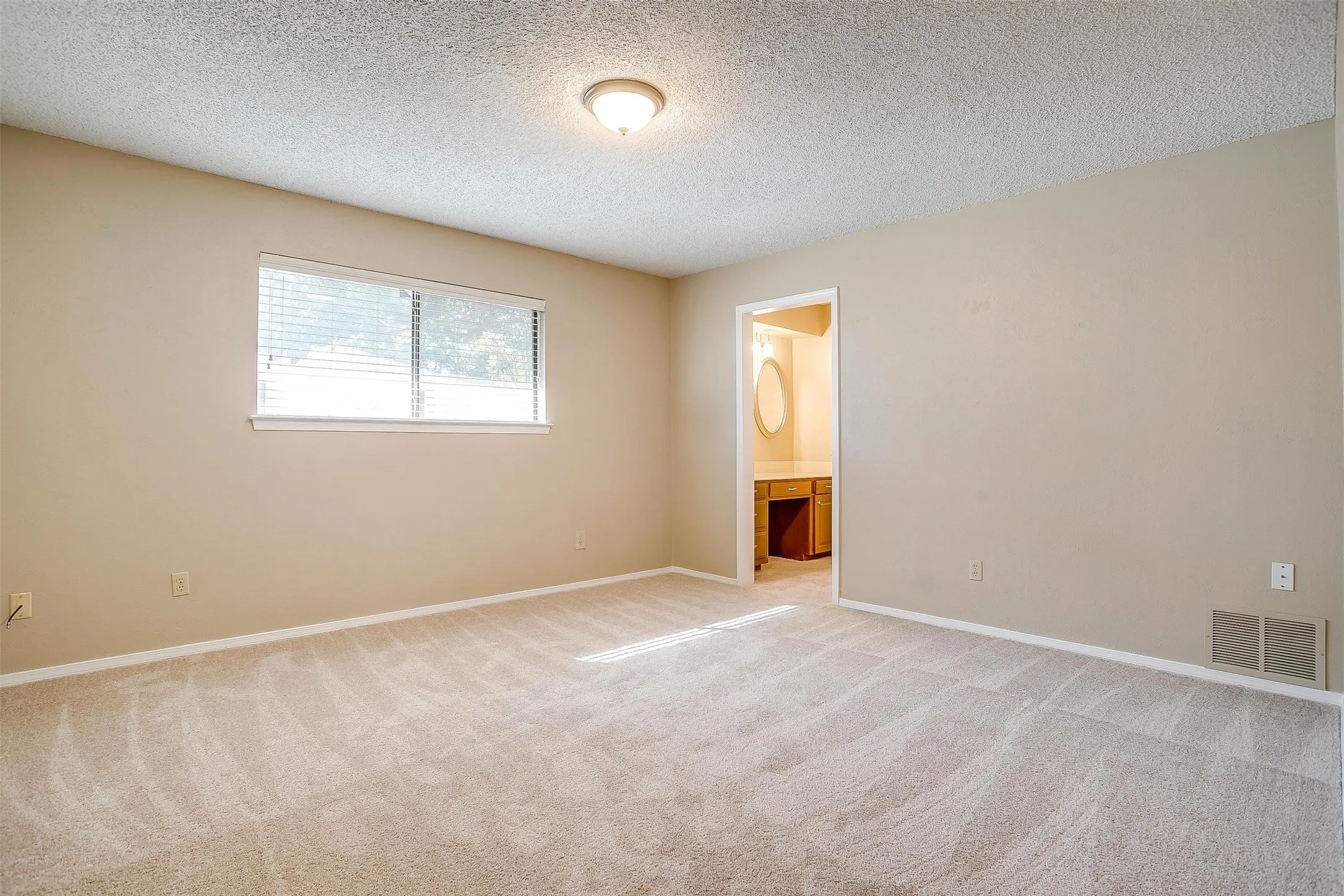 Duplex For Rent in Tarrant County , 4860 Ledgestone Court, Fort Worth, Texas 76132, 3 Bedroom, 2 Bathroom, 2 Garage spaces, 1,784 Sqft, built in 1977, mls#21266157, Real Estate Agent in Fort Worth, Homes For Rent in Tarrant county, Homes For Rent in Fort Worth, Realtor in Fort Worth Texas, Real Estate Brokerage Independent Realty Texas, Luminita Cordes Realtor