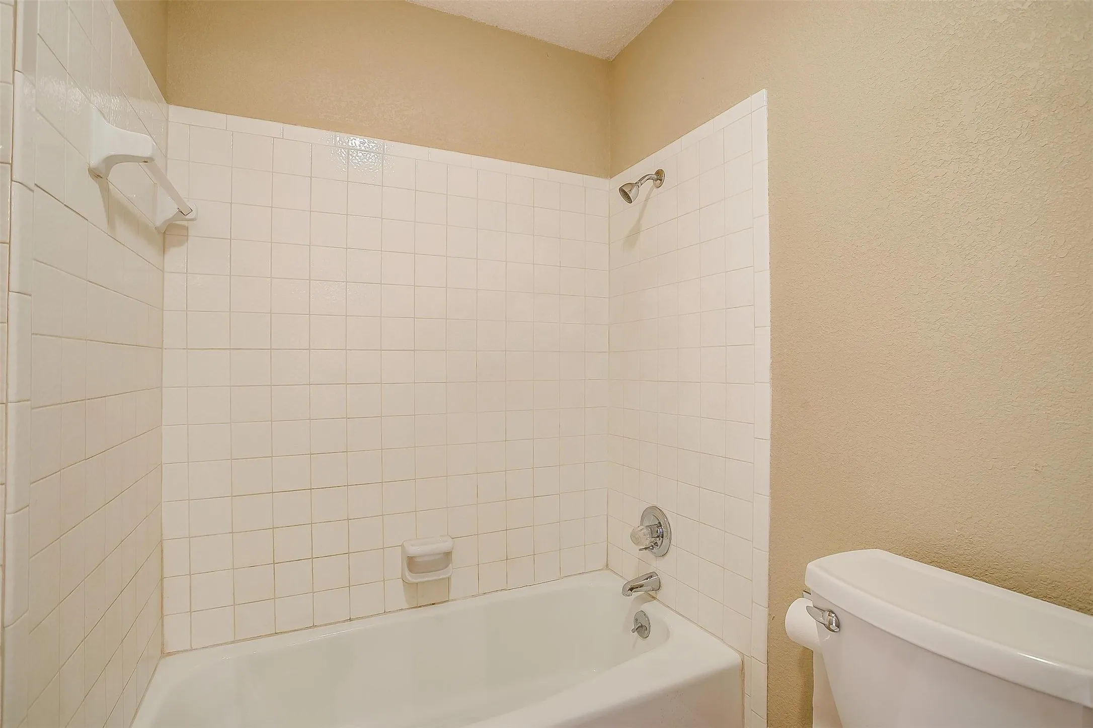 Duplex For Rent in Tarrant County , 4860 Ledgestone Court, Fort Worth, Texas 76132, 3 Bedroom, 2 Bathroom, 2 Garage spaces, 1,784 Sqft, built in 1977, mls#21266157, Real Estate Agent in Fort Worth, Homes For Rent in Tarrant county, Homes For Rent in Fort Worth, Realtor in Fort Worth Texas, Real Estate Brokerage Independent Realty Texas, Luminita Cordes Realtor
