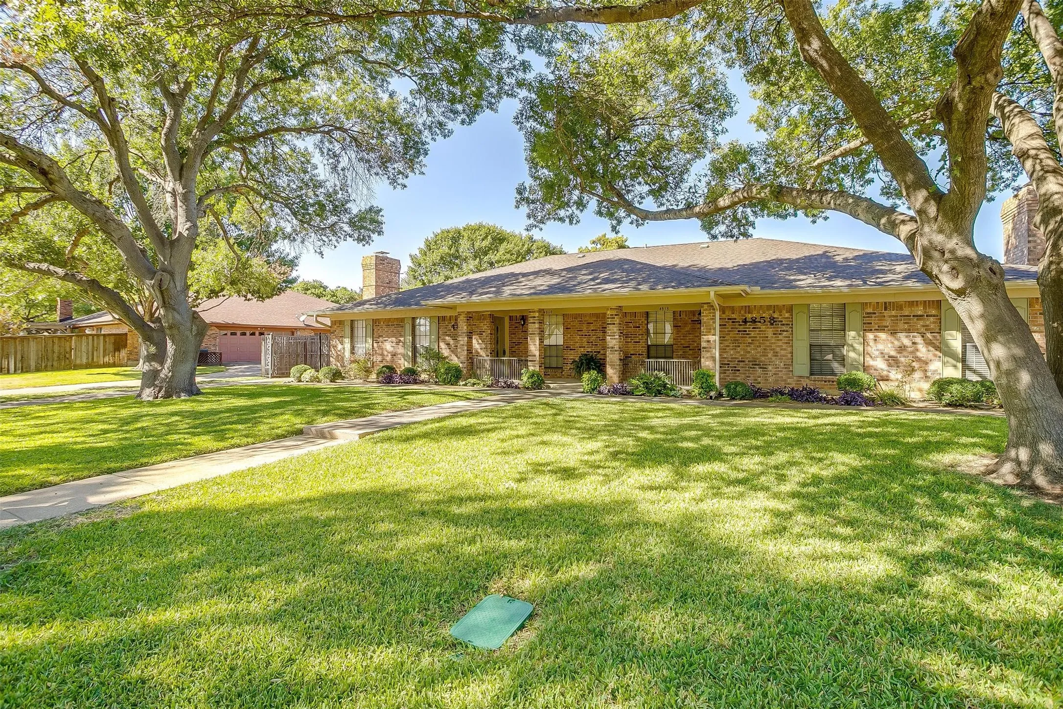 Duplex For Rent in Tarrant County , 4860 Ledgestone Court, Fort Worth, Texas 76132, 3 Bedroom, 2 Bathroom, 2 Garage spaces, 1,784 Sqft, built in 1977, mls#21266157, Real Estate Agent in Fort Worth, Homes For Rent in Tarrant county, Homes For Rent in Fort Worth, Realtor in Fort Worth Texas, Real Estate Brokerage Independent Realty Texas, Luminita Cordes Realtor