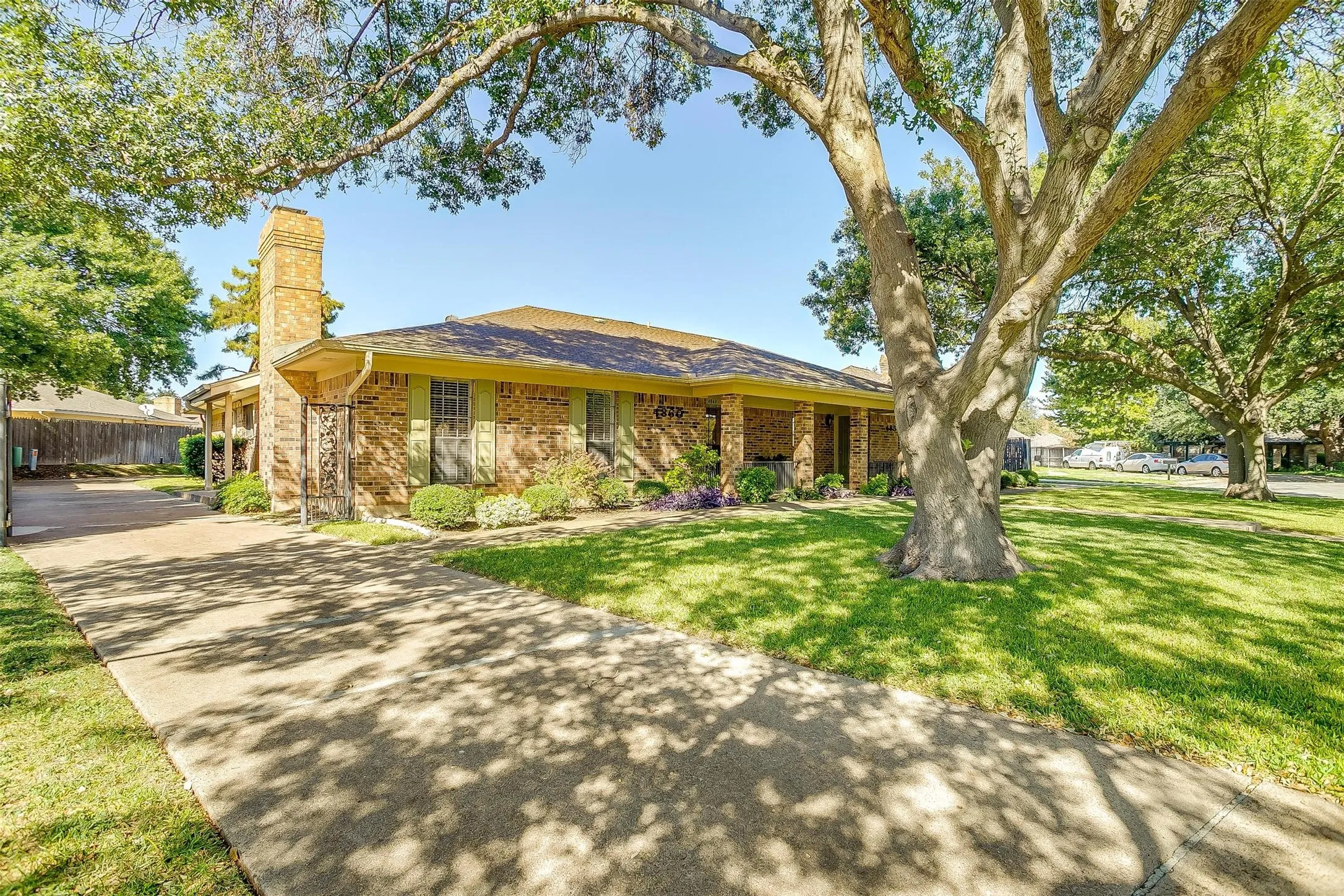 Duplex For Rent in Tarrant County , 4860 Ledgestone Court, Fort Worth, Texas 76132, 3 Bedroom, 2 Bathroom, 2 Garage spaces, 1,784 Sqft, built in 1977, mls#21266157, Real Estate Agent in Fort Worth, Homes For Rent in Tarrant county, Homes For Rent in Fort Worth, Realtor in Fort Worth Texas, Real Estate Brokerage Independent Realty Texas, Luminita Cordes Realtor