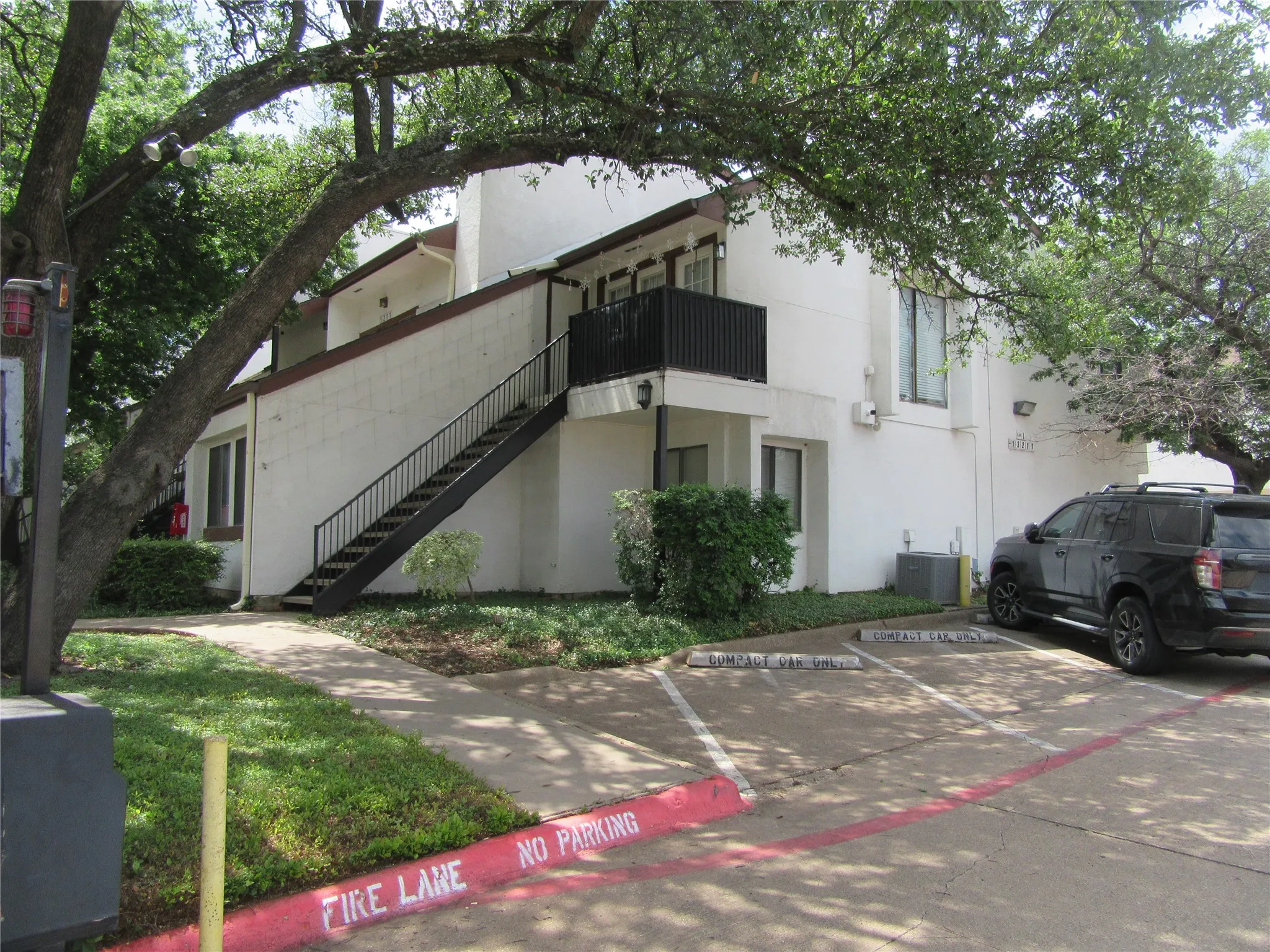 Condominium For Rent in Dallas County , 13211 Emily Road 1211, Dallas, Texas 75240, 1 Bedroom, 1 Bathroom, 1 Garage spaces, 838 Sqft, built in 1981, Price $1,050, mls#21267935, Real Estate Agent in Dallas, Homes For Rent in Dallas county, Homes For Rent in Dallas, Realtor in Dallas Texas, Real Estate Brokerage Independent Realty Texas, Luminita Cordes Realtor