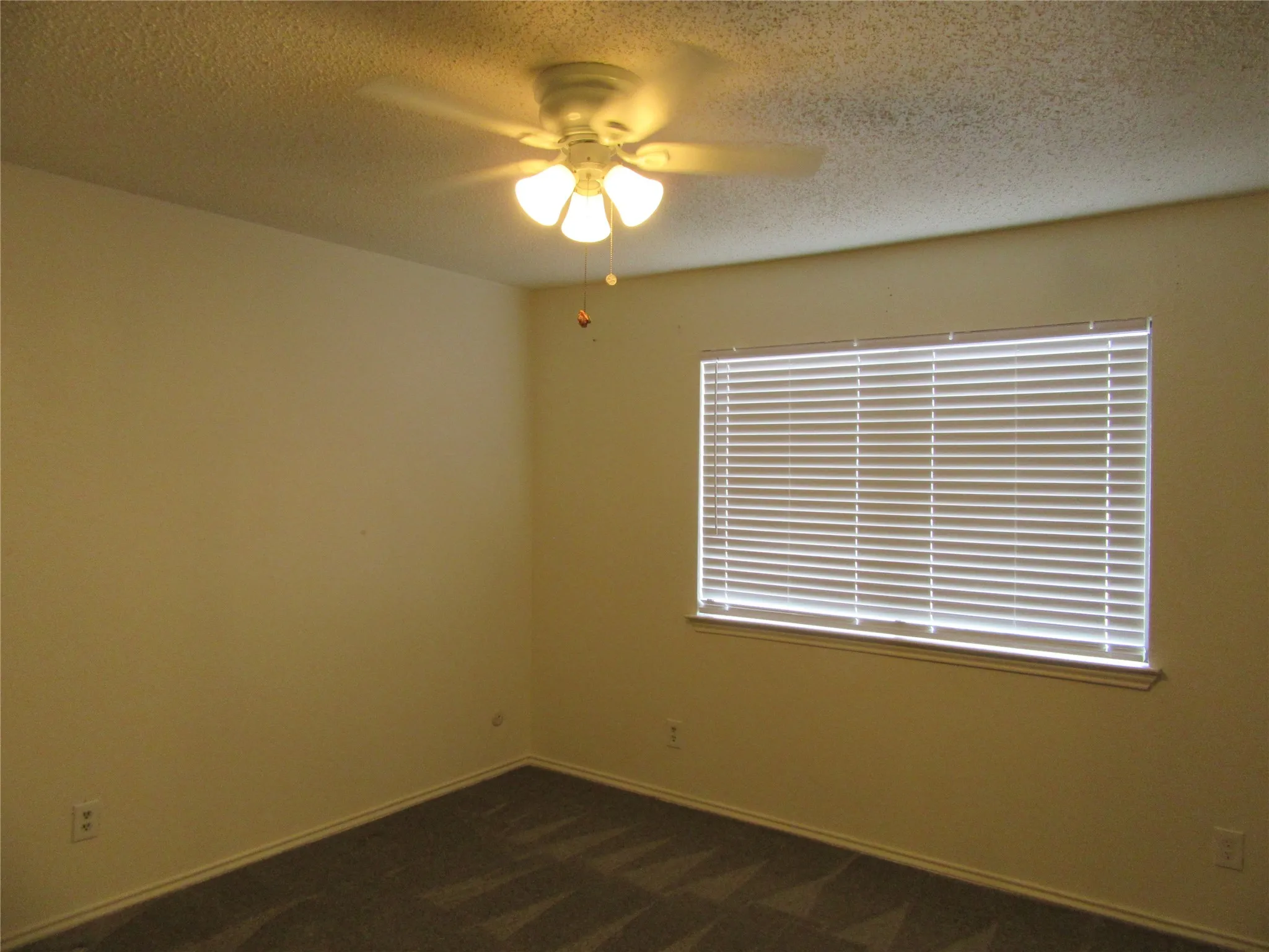 Condominium For Rent in Dallas County , 13211 Emily Road 1211, Dallas, Texas 75240, 1 Bedroom, 1 Bathroom, 1 Garage spaces, 838 Sqft, built in 1981, Price $1,050, mls#21267935, Real Estate Agent in Dallas, Homes For Rent in Dallas county, Homes For Rent in Dallas, Realtor in Dallas Texas, Real Estate Brokerage Independent Realty Texas, Luminita Cordes Realtor