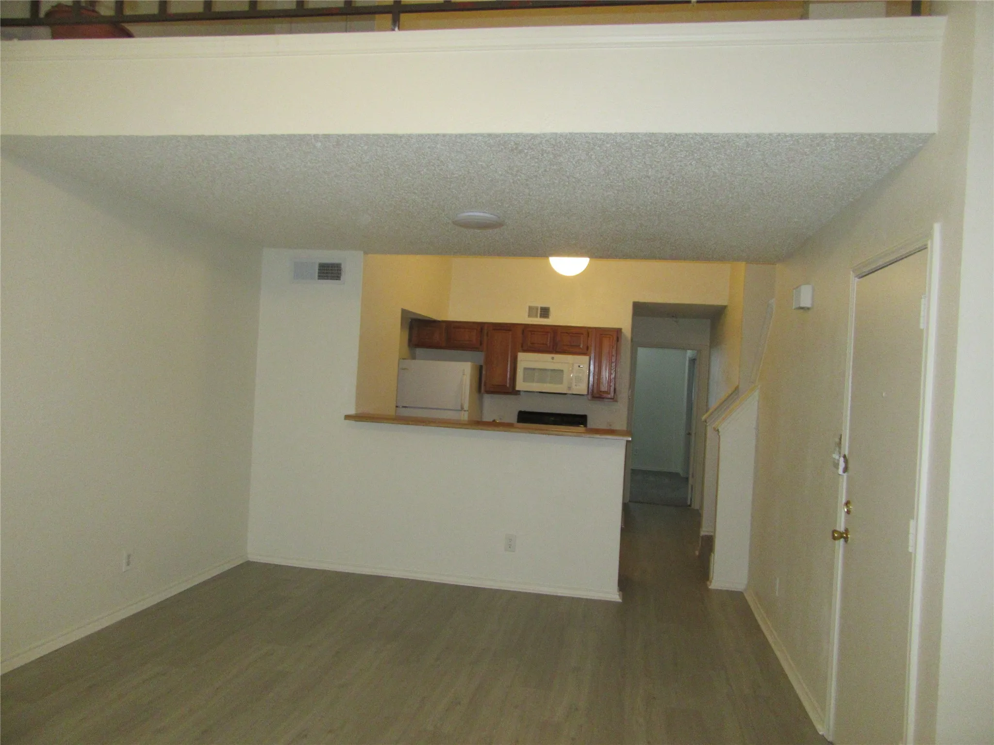 Condominium For Rent in Dallas County , 13211 Emily Road 1211, Dallas, Texas 75240, 1 Bedroom, 1 Bathroom, 1 Garage spaces, 838 Sqft, built in 1981, Price $1,050, mls#21267935, Real Estate Agent in Dallas, Homes For Rent in Dallas county, Homes For Rent in Dallas, Realtor in Dallas Texas, Real Estate Brokerage Independent Realty Texas, Luminita Cordes Realtor