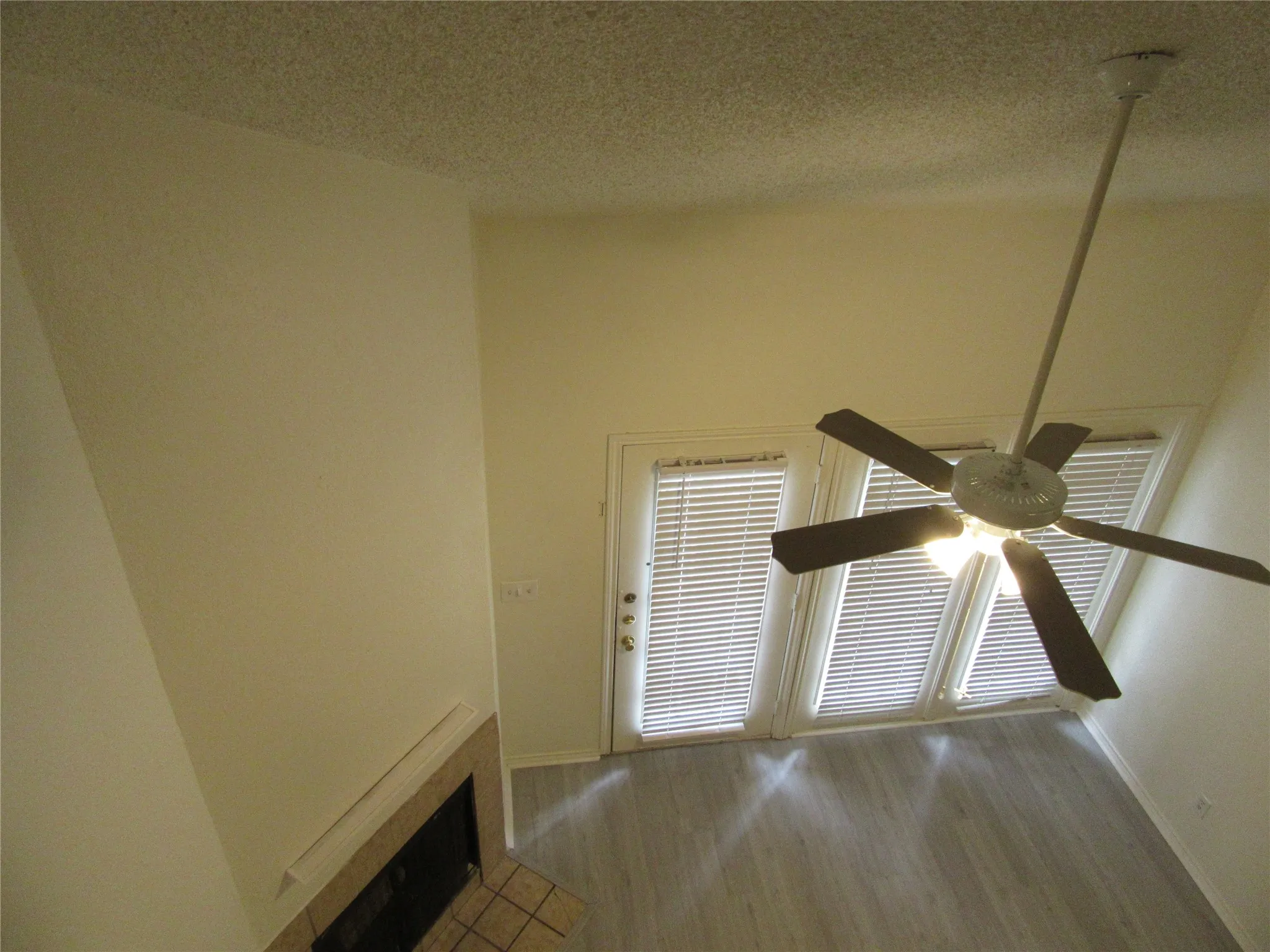 Condominium For Rent in Dallas County , 13211 Emily Road 1211, Dallas, Texas 75240, 1 Bedroom, 1 Bathroom, 1 Garage spaces, 838 Sqft, built in 1981, Price $1,050, mls#21267935, Real Estate Agent in Dallas, Homes For Rent in Dallas county, Homes For Rent in Dallas, Realtor in Dallas Texas, Real Estate Brokerage Independent Realty Texas, Luminita Cordes Realtor