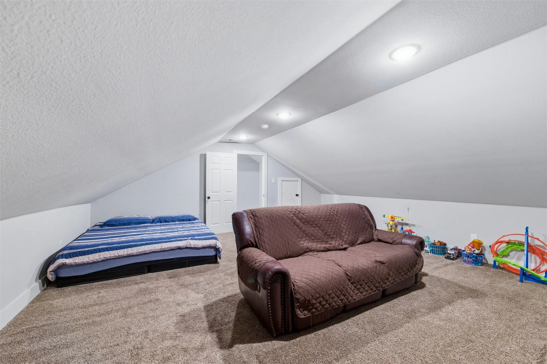 Single Family Residence For Sale in Johnson County , 203 Pioneer Drive, Keene, Texas 76059, 5 Bedroom, 2 Bathroom, 2 Garage spaces, 2,314 Sqft, built in 2022, Price $395,000, mls#21262643, Real Estate Agent in Keene, Homes For Sale in Johnson county, Homes For Sale in Keene, Realtor in Keene Texas, Real Estate Brokerage Independent Realty Texas, Luminita Cordes Realtor