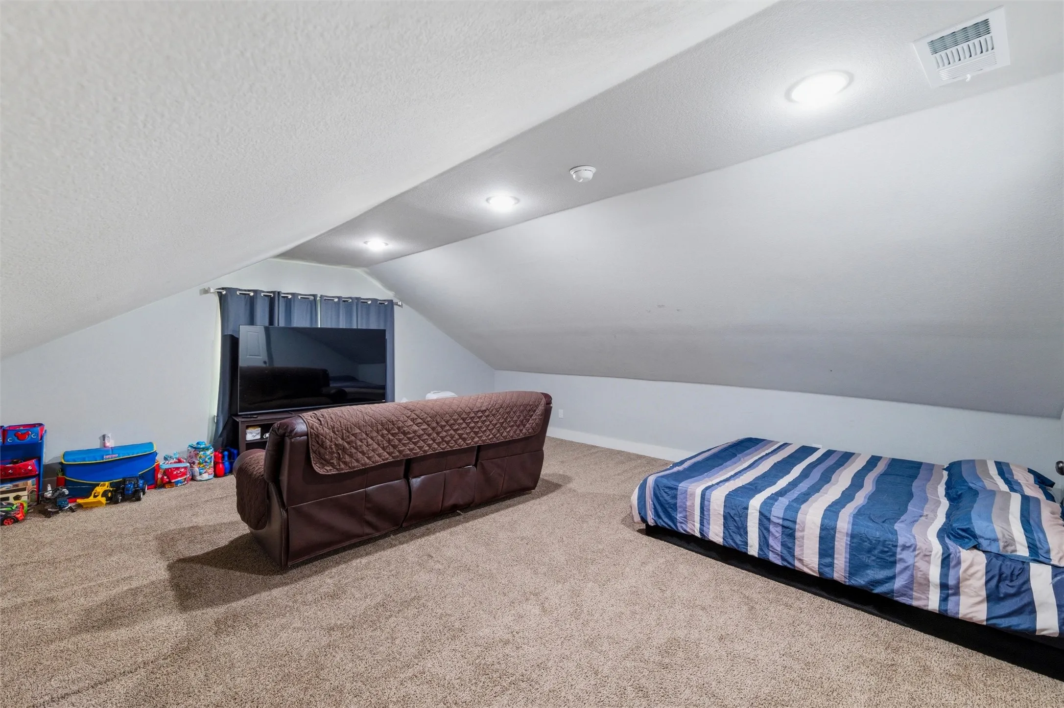 Single Family Residence For Sale in Johnson County , 203 Pioneer Drive, Keene, Texas 76059, 5 Bedroom, 2 Bathroom, 2 Garage spaces, 2,314 Sqft, built in 2022, Price $395,000, mls#21262643, Real Estate Agent in Keene, Homes For Sale in Johnson county, Homes For Sale in Keene, Realtor in Keene Texas, Real Estate Brokerage Independent Realty Texas, Luminita Cordes Realtor