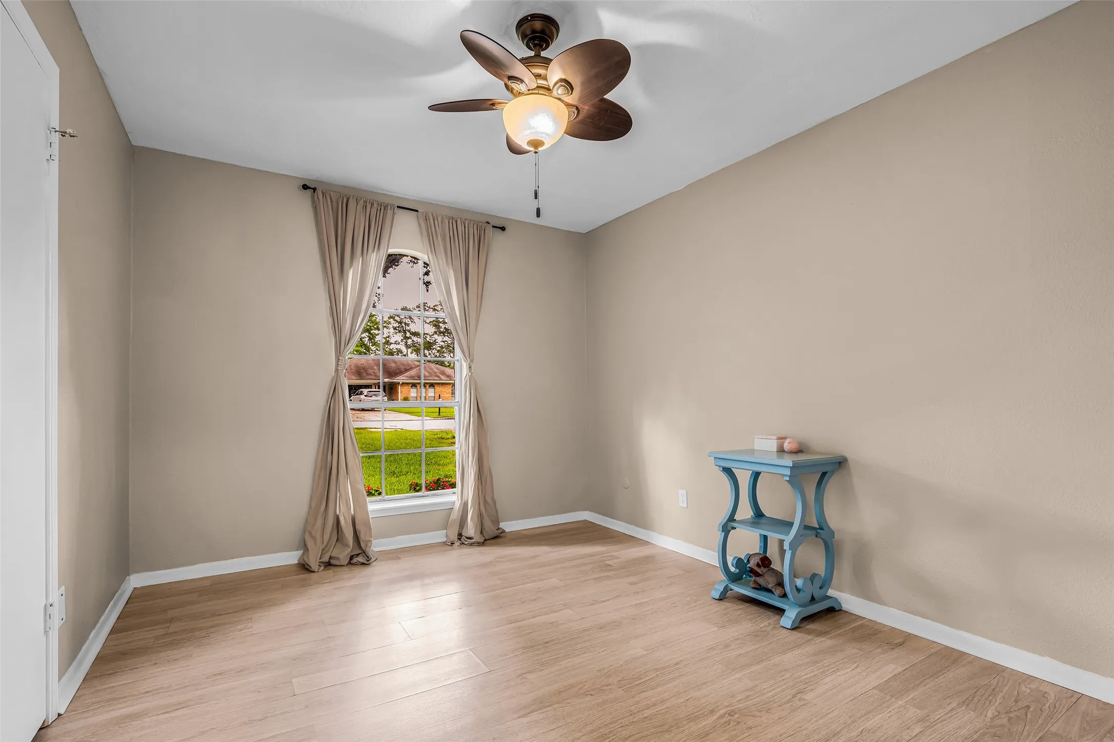 Single Family Residence For Sale in Harris County , 23351 Earlmist Drive, Spring, Texas 77373, 3 Bedroom, 2 Bathroom, 2 Garage spaces, 1,772 Sqft, built in 1977, mls#21241555, Real Estate Agent in Spring, Homes For Sale in Harris county, Homes For Sale in Spring, Realtor in Spring Texas, Real Estate Brokerage Independent Realty Texas, Luminita Cordes Realtor