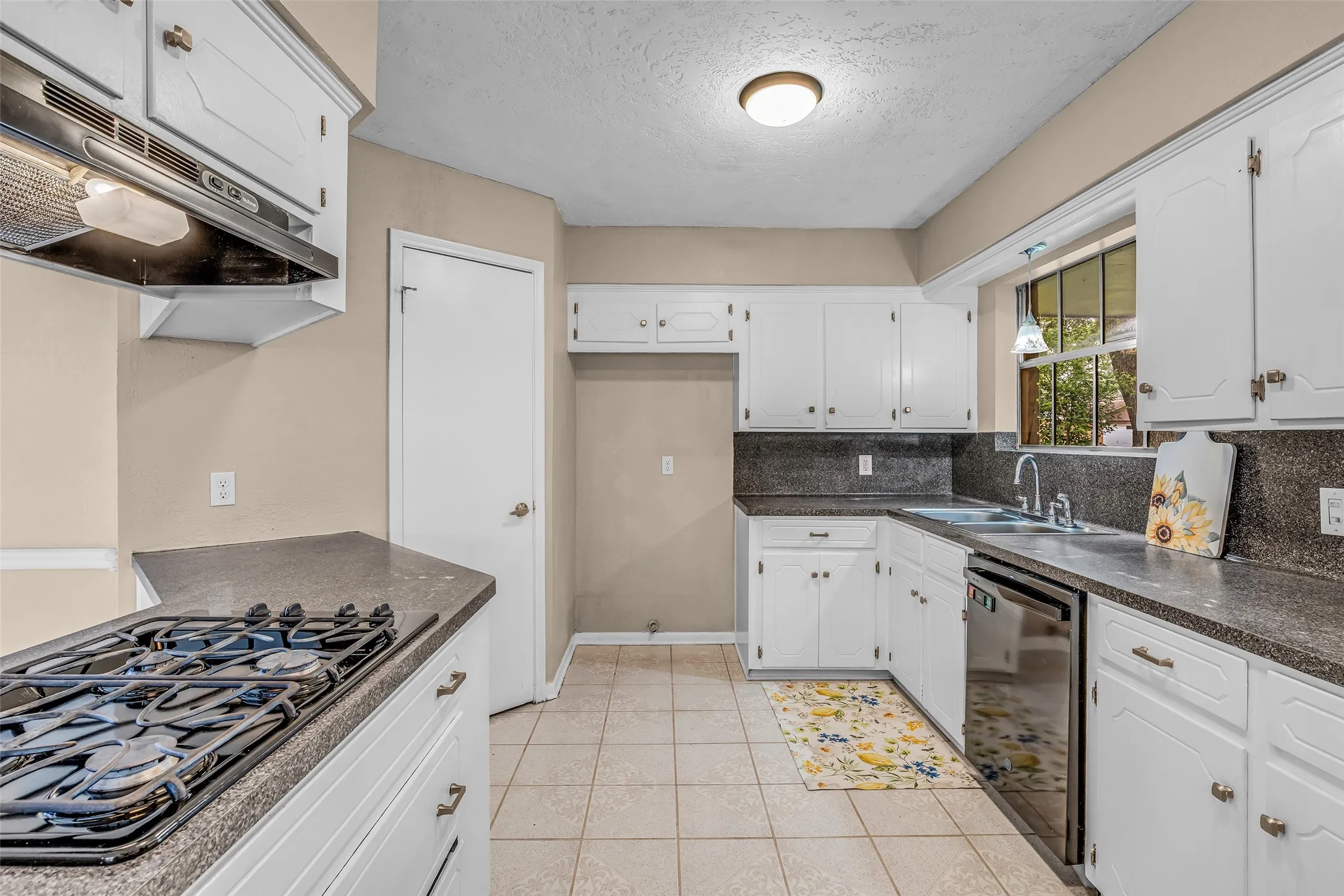 Single Family Residence For Sale in Harris County , 23351 Earlmist Drive, Spring, Texas 77373, 3 Bedroom, 2 Bathroom, 2 Garage spaces, 1,772 Sqft, built in 1977, mls#21241555, Real Estate Agent in Spring, Homes For Sale in Harris county, Homes For Sale in Spring, Realtor in Spring Texas, Real Estate Brokerage Independent Realty Texas, Luminita Cordes Realtor