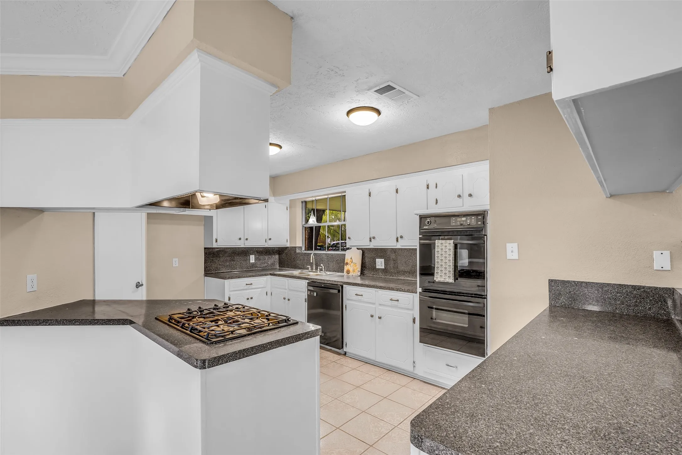 Single Family Residence For Sale in Harris County , 23351 Earlmist Drive, Spring, Texas 77373, 3 Bedroom, 2 Bathroom, 2 Garage spaces, 1,772 Sqft, built in 1977, mls#21241555, Real Estate Agent in Spring, Homes For Sale in Harris county, Homes For Sale in Spring, Realtor in Spring Texas, Real Estate Brokerage Independent Realty Texas, Luminita Cordes Realtor