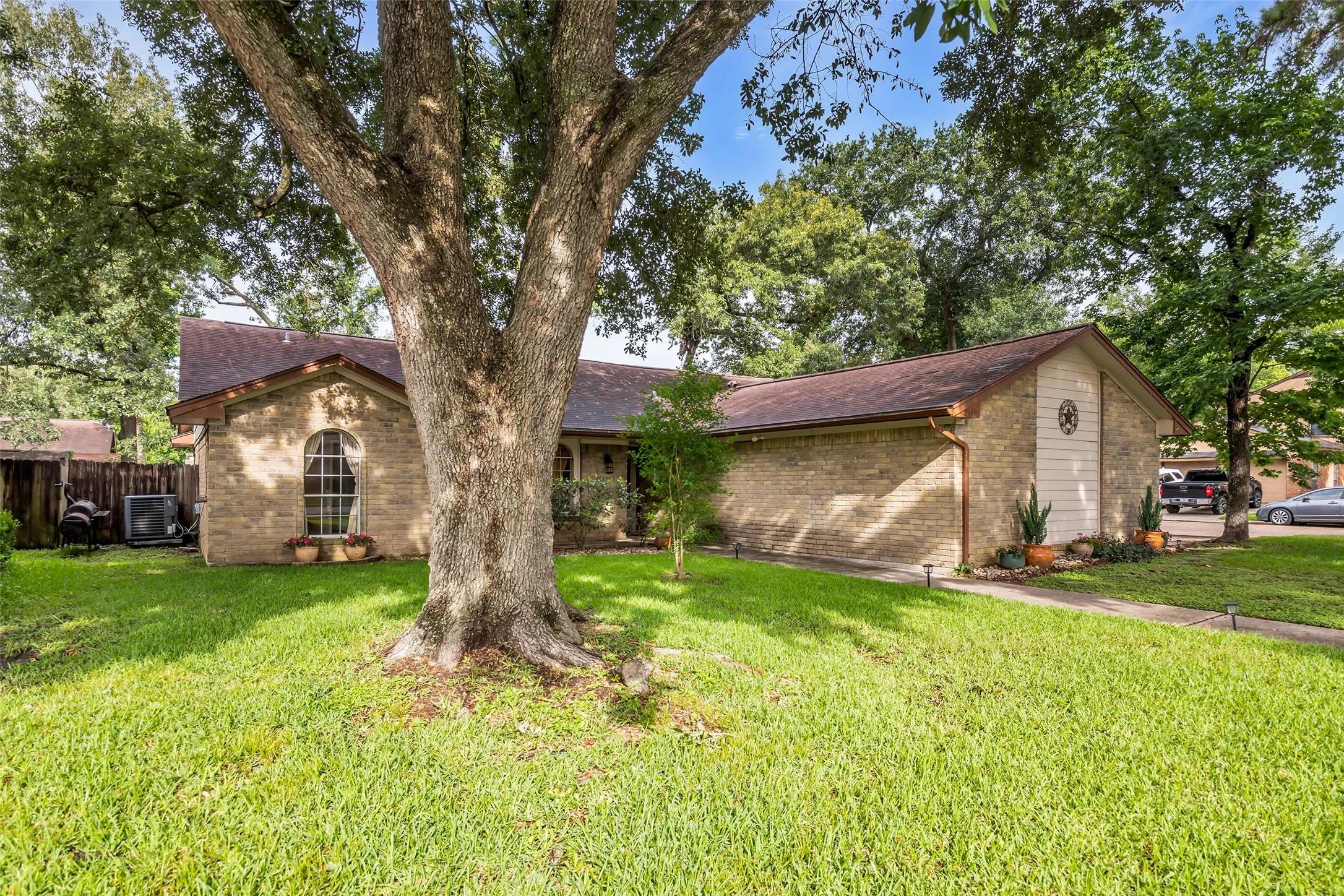 Single Family Residence For Sale in Harris County , 23351 Earlmist Drive, Spring, Texas 77373, 3 Bedroom, 2 Bathroom, 2 Garage spaces, 1,772 Sqft, built in 1977, mls#21241555, Real Estate Agent in Spring, Homes For Sale in Harris county, Homes For Sale in Spring, Realtor in Spring Texas, Real Estate Brokerage Independent Realty Texas, Luminita Cordes Realtor
