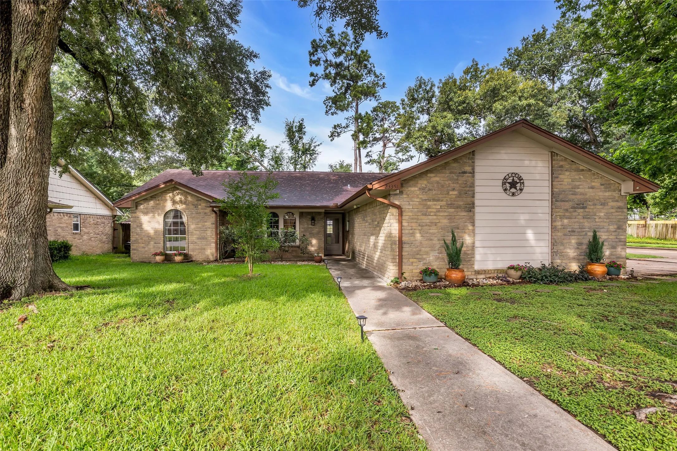 Single Family Residence For Sale in Harris County , 23351 Earlmist Drive, Spring, Texas 77373, 3 Bedroom, 2 Bathroom, 2 Garage spaces, 1,772 Sqft, built in 1977, mls#21241555, Real Estate Agent in Spring, Homes For Sale in Harris county, Homes For Sale in Spring, Realtor in Spring Texas, Real Estate Brokerage Independent Realty Texas, Luminita Cordes Realtor