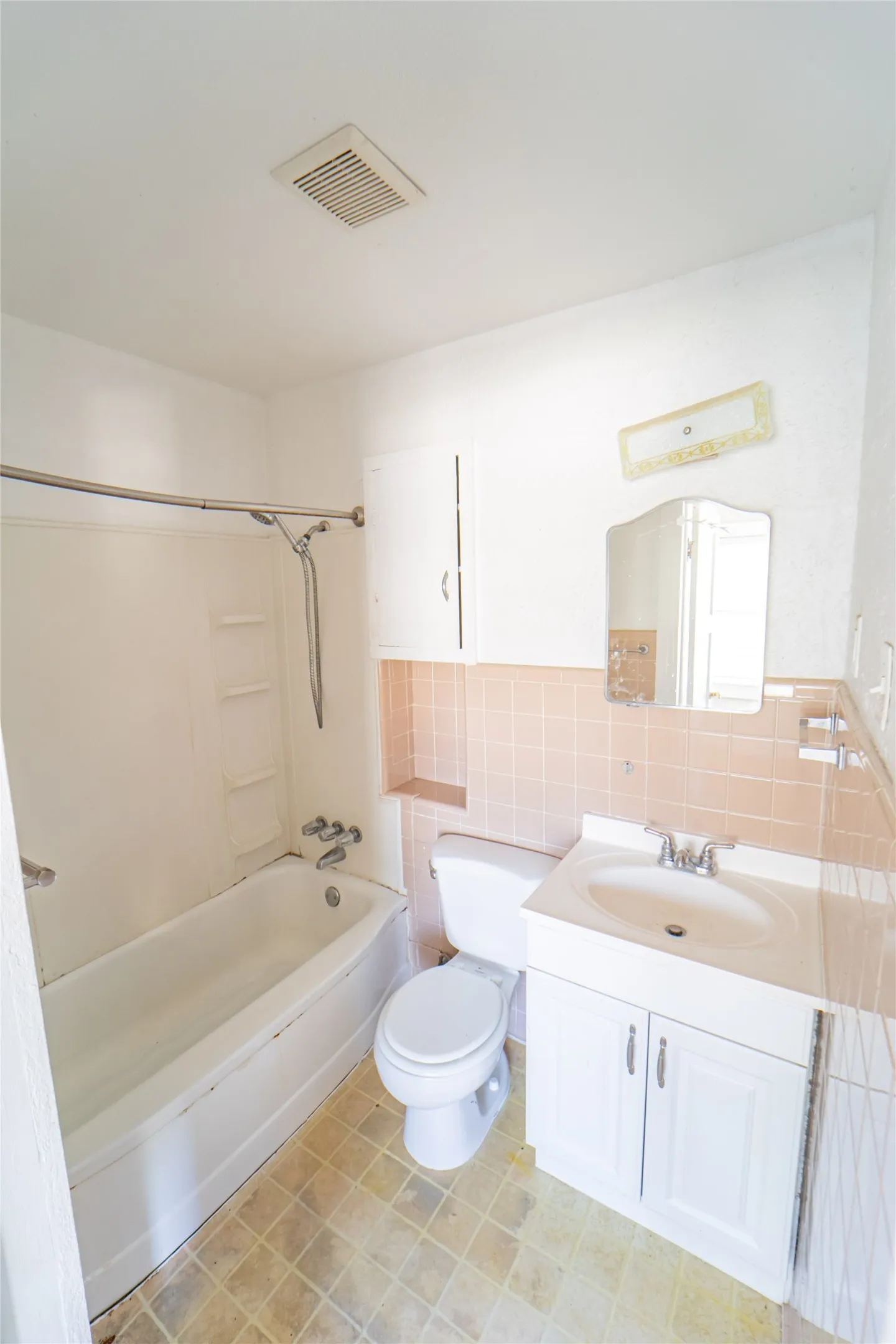 Single Family Residence For Sale in Stephens County , 304 N Geneva Street, Breckenridge, Texas 76424, 2 Bedroom, 1 Bathroom, 2 Garage spaces, 950 Sqft, built in 1930, mls#21267841, Real Estate Agent in Breckenridge, Homes For Sale in Stephens county, Homes For Sale in Breckenridge, Realtor in Breckenridge Texas, Real Estate Brokerage Independent Realty Texas, Luminita Cordes Realtor