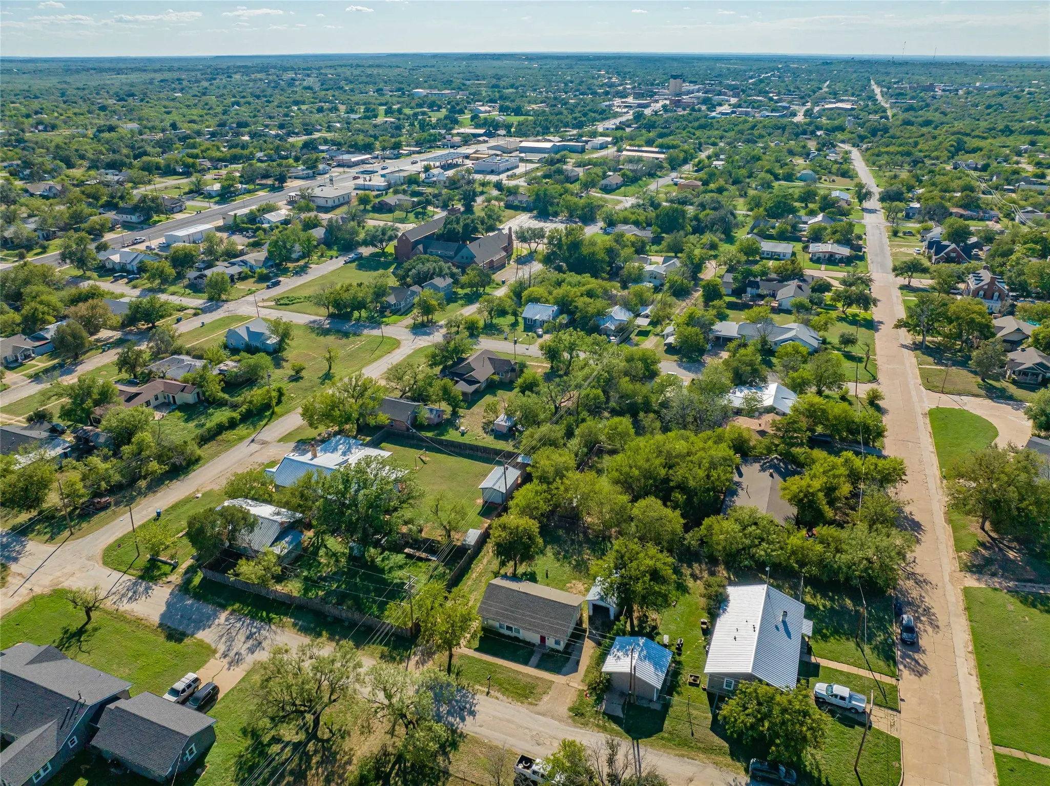 Single Family Residence For Sale in Stephens County , 304 N Geneva Street, Breckenridge, Texas 76424, 2 Bedroom, 1 Bathroom, 2 Garage spaces, 950 Sqft, built in 1930, mls#21267841, Real Estate Agent in Breckenridge, Homes For Sale in Stephens county, Homes For Sale in Breckenridge, Realtor in Breckenridge Texas, Real Estate Brokerage Independent Realty Texas, Luminita Cordes Realtor