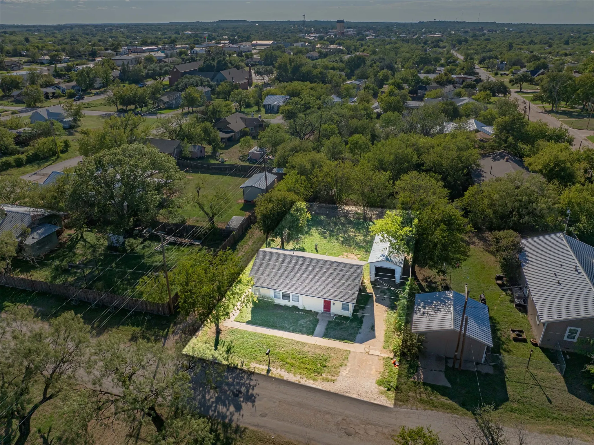 Single Family Residence For Sale in Stephens County , 304 N Geneva Street, Breckenridge, Texas 76424, 2 Bedroom, 1 Bathroom, 2 Garage spaces, 950 Sqft, built in 1930, mls#21267841, Real Estate Agent in Breckenridge, Homes For Sale in Stephens county, Homes For Sale in Breckenridge, Realtor in Breckenridge Texas, Real Estate Brokerage Independent Realty Texas, Luminita Cordes Realtor