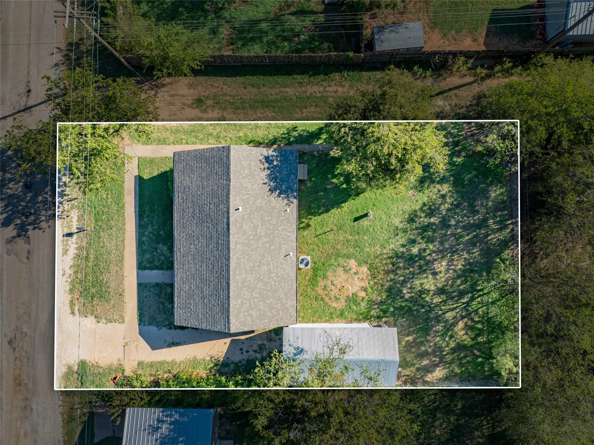 Single Family Residence For Sale in Stephens County , 304 N Geneva Street, Breckenridge, Texas 76424, 2 Bedroom, 1 Bathroom, 2 Garage spaces, 950 Sqft, built in 1930, mls#21267841, Real Estate Agent in Breckenridge, Homes For Sale in Stephens county, Homes For Sale in Breckenridge, Realtor in Breckenridge Texas, Real Estate Brokerage Independent Realty Texas, Luminita Cordes Realtor